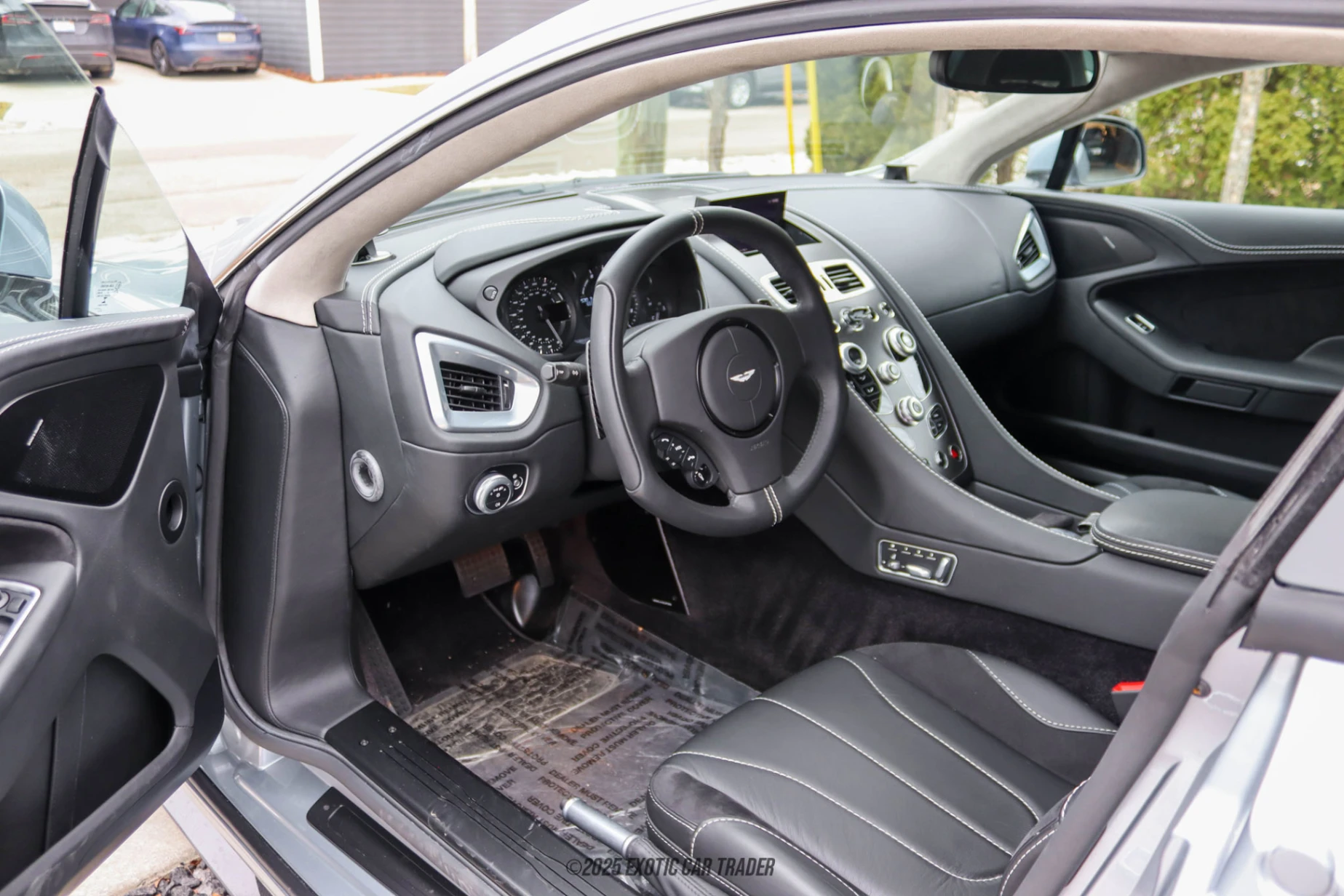 2014 Aston Martin Vanquish - Interior Photo