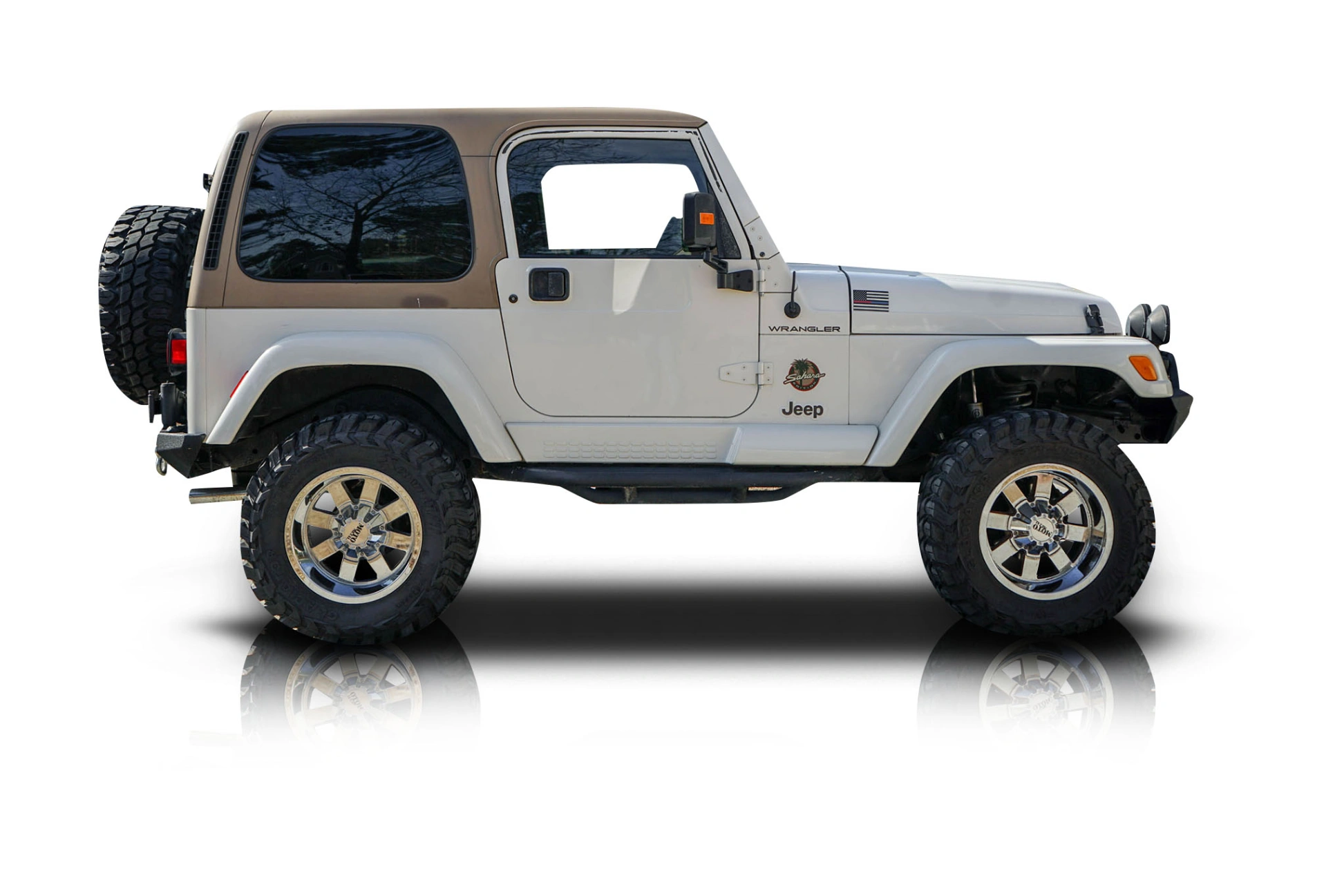 An incredible side shot photo of a Jeep Wrangler that you should buy.