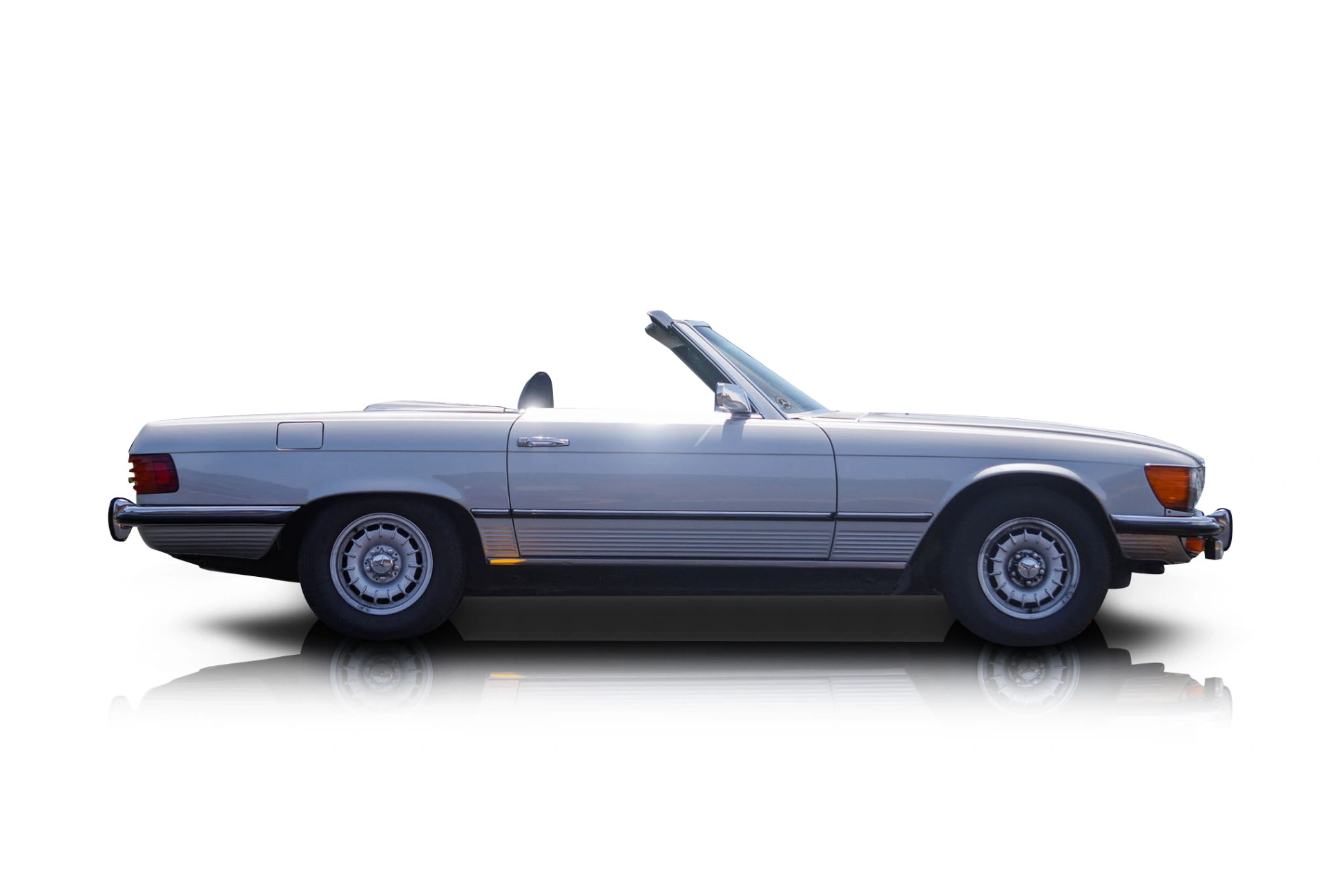 An incredible side shot photo of a Mercedes-Benz 450SL that you should buy.