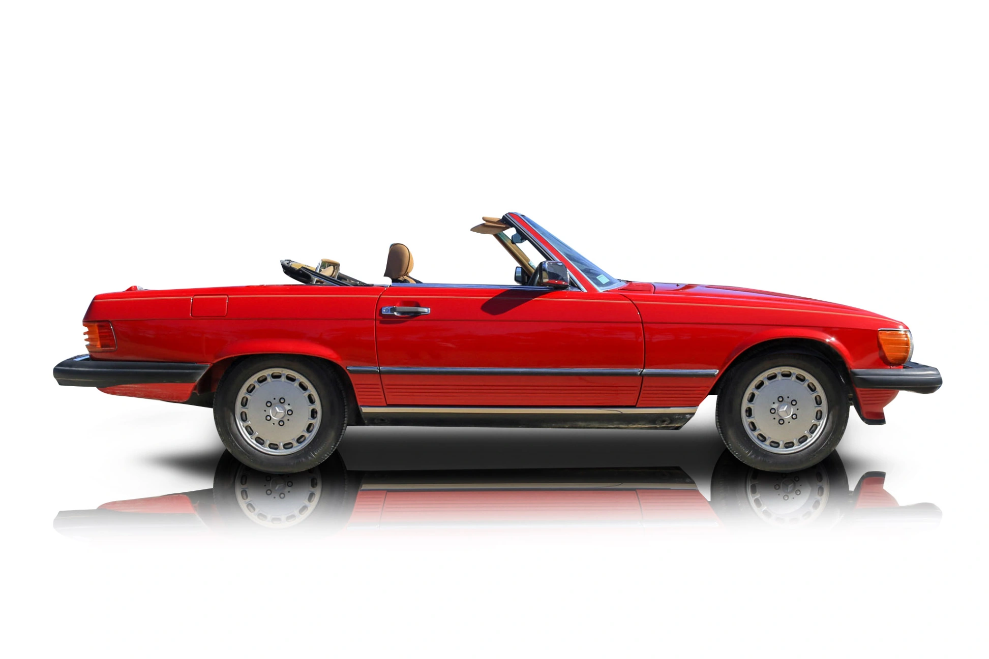 An incredible side shot photo of aMercedes-Benz 560SL that you should buy.