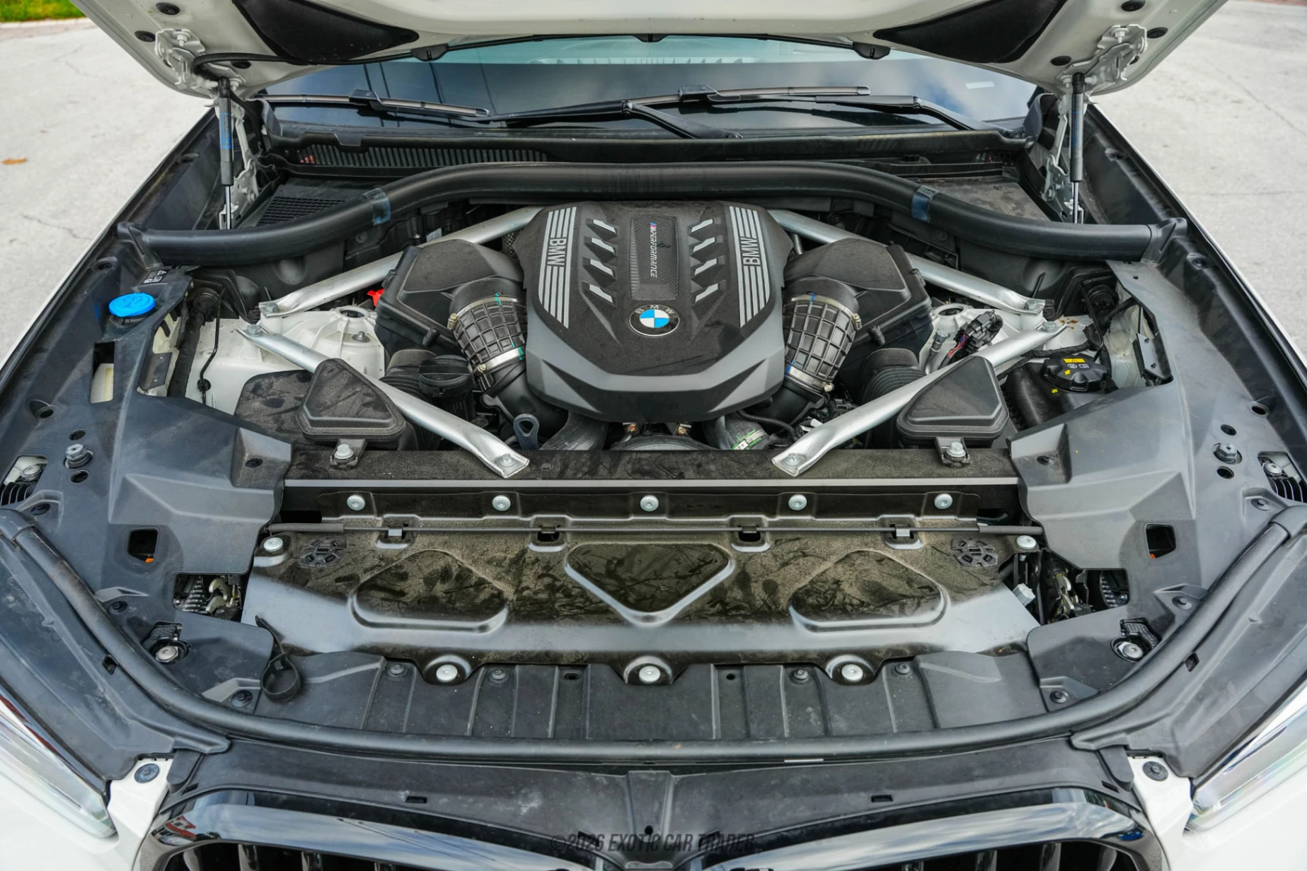2020 BMW X6 - Engine Photo