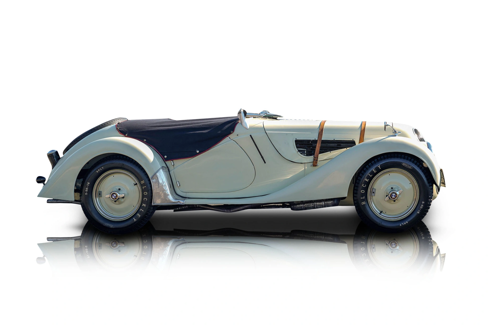 An incredible side shot photo of a BMW 328 that you should buy.
