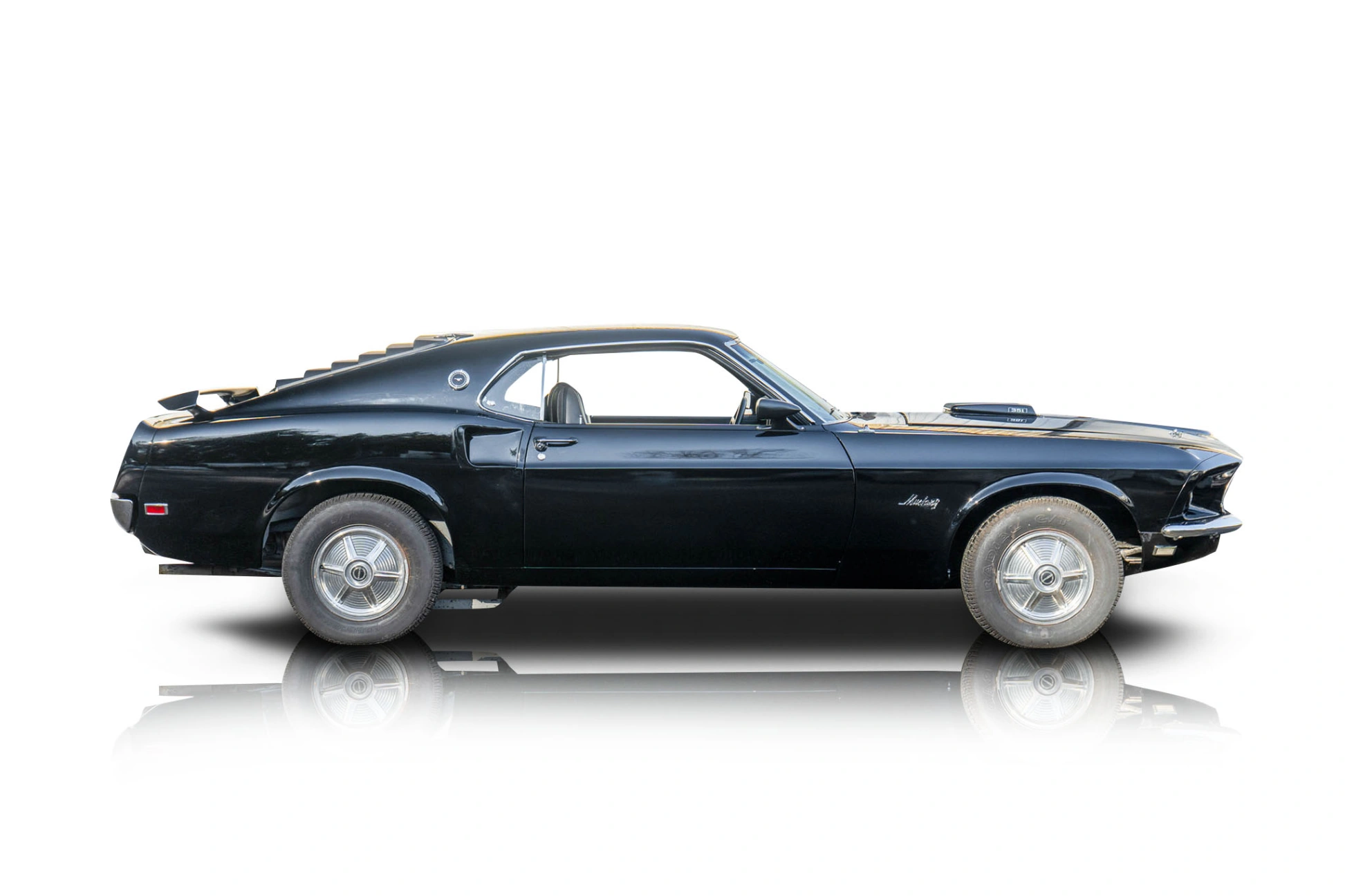 An incredible side shot photo of a Ford Mustang that you should buy.