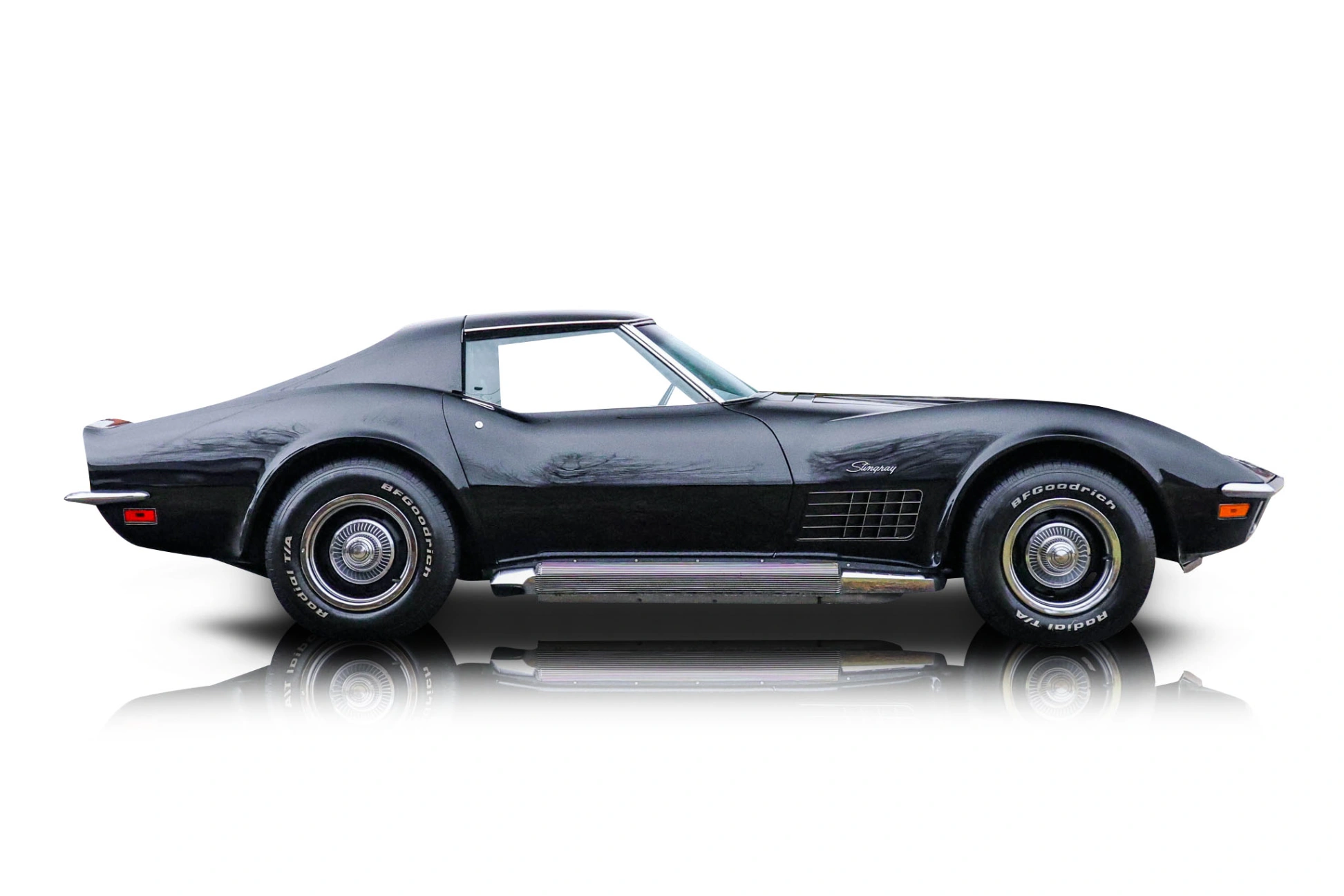 An incredible side shot photo of a Chevrolet Corvette that you should buy.
