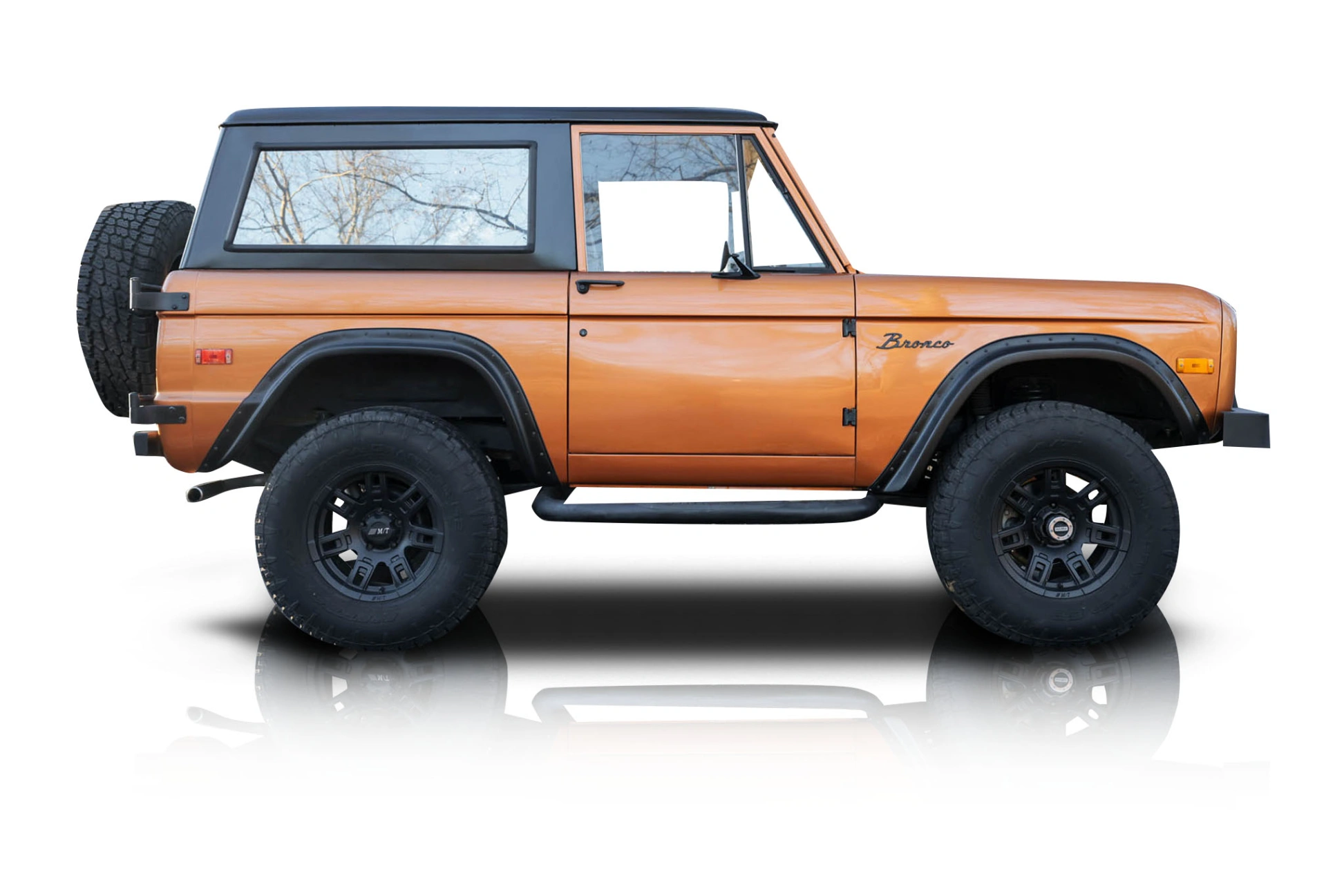 An incredible side shot photo of aFord Bronco that you should buy.