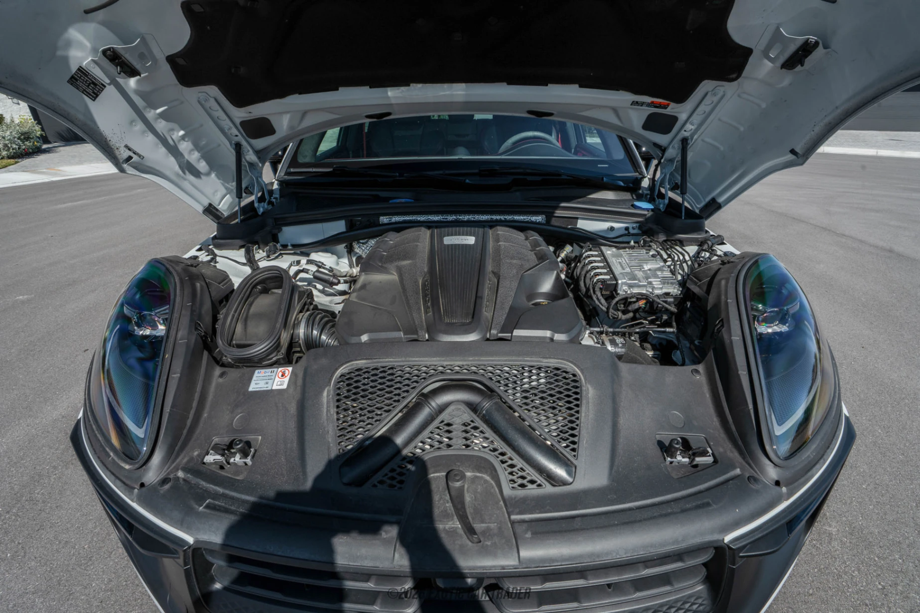 2024 Porsche Macan - Engine Photo