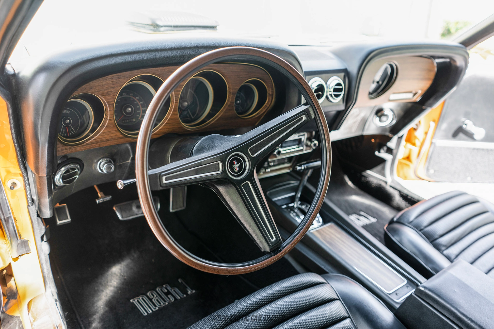 Ford Mustang Ford Mustang - Interior