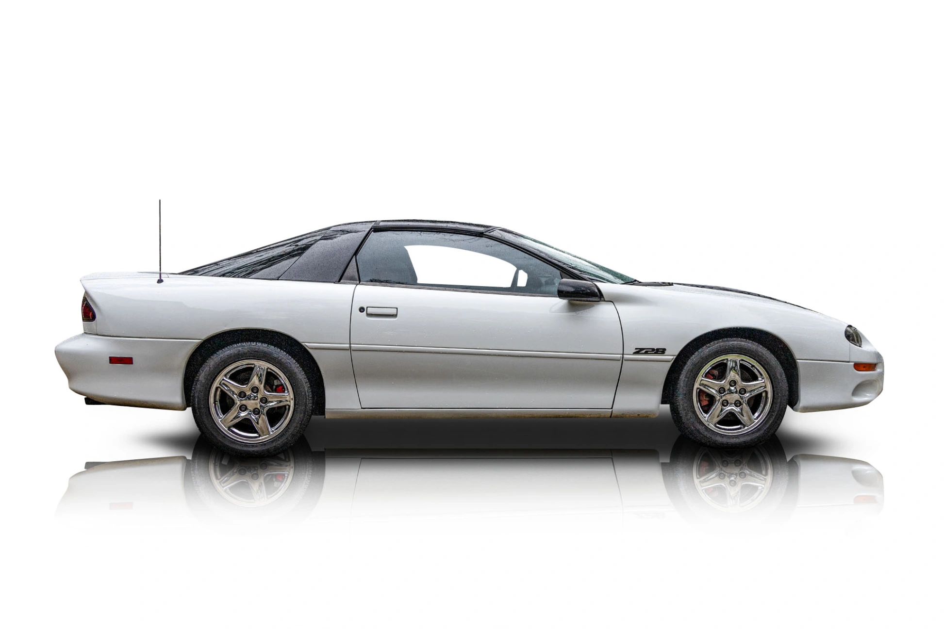 An incredible side shot photo of a Chevrolet Camaro that you should buy.