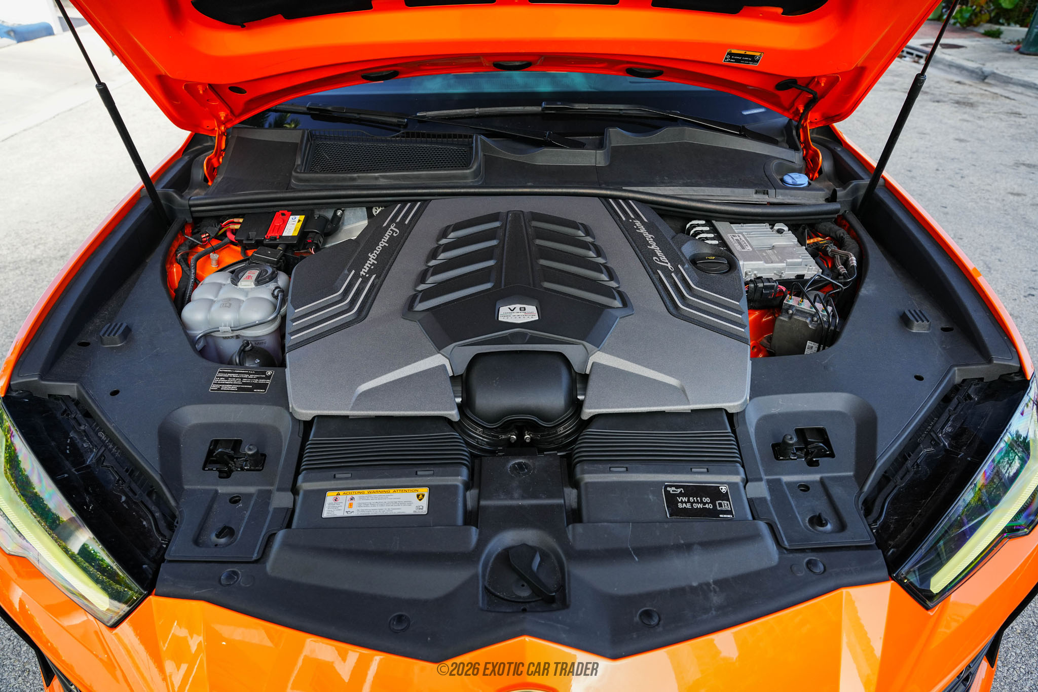 2022 Lamborghini Urus - Engine Photo