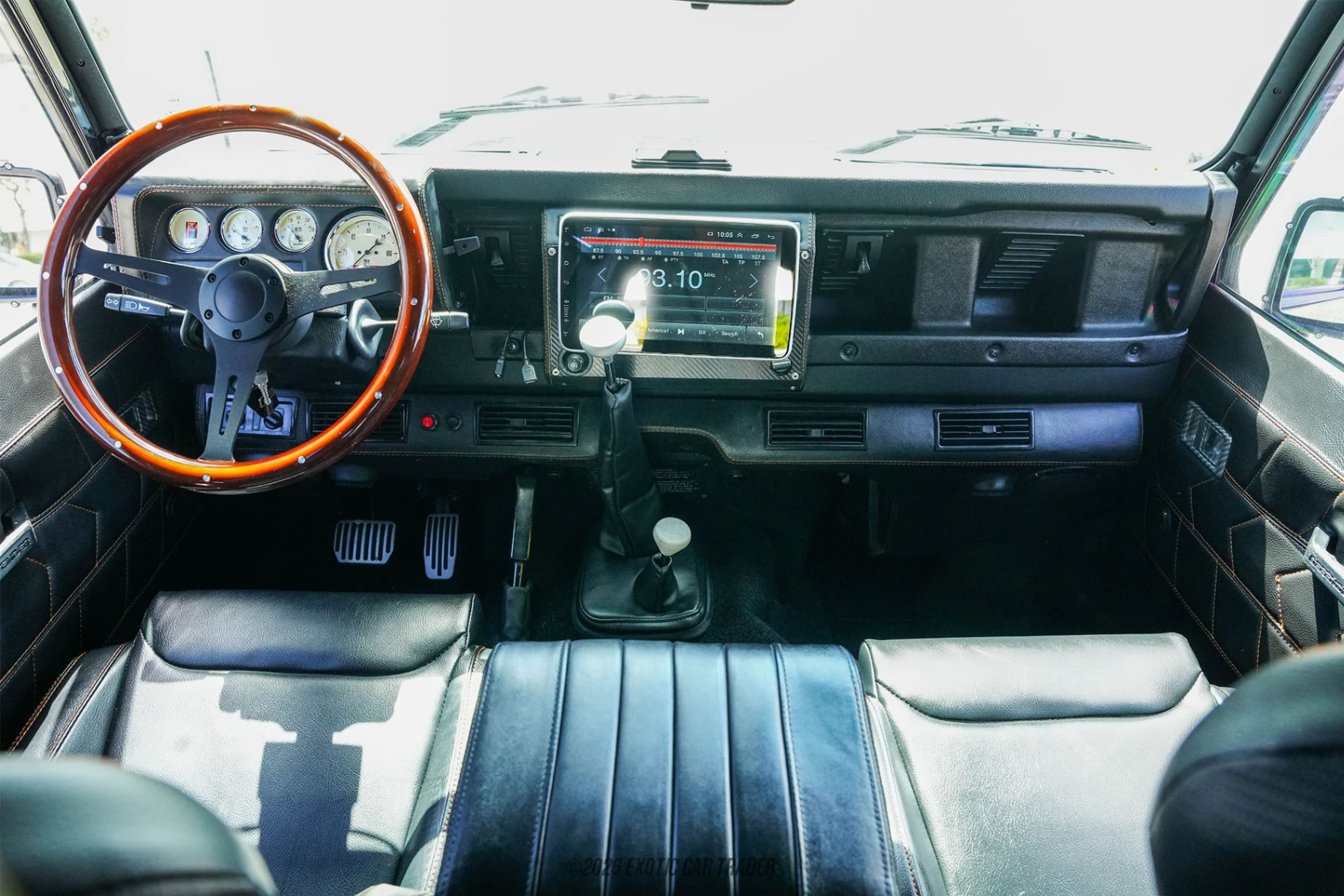 Land Rover Defender 90 Land Rover Defender 90 - Interior