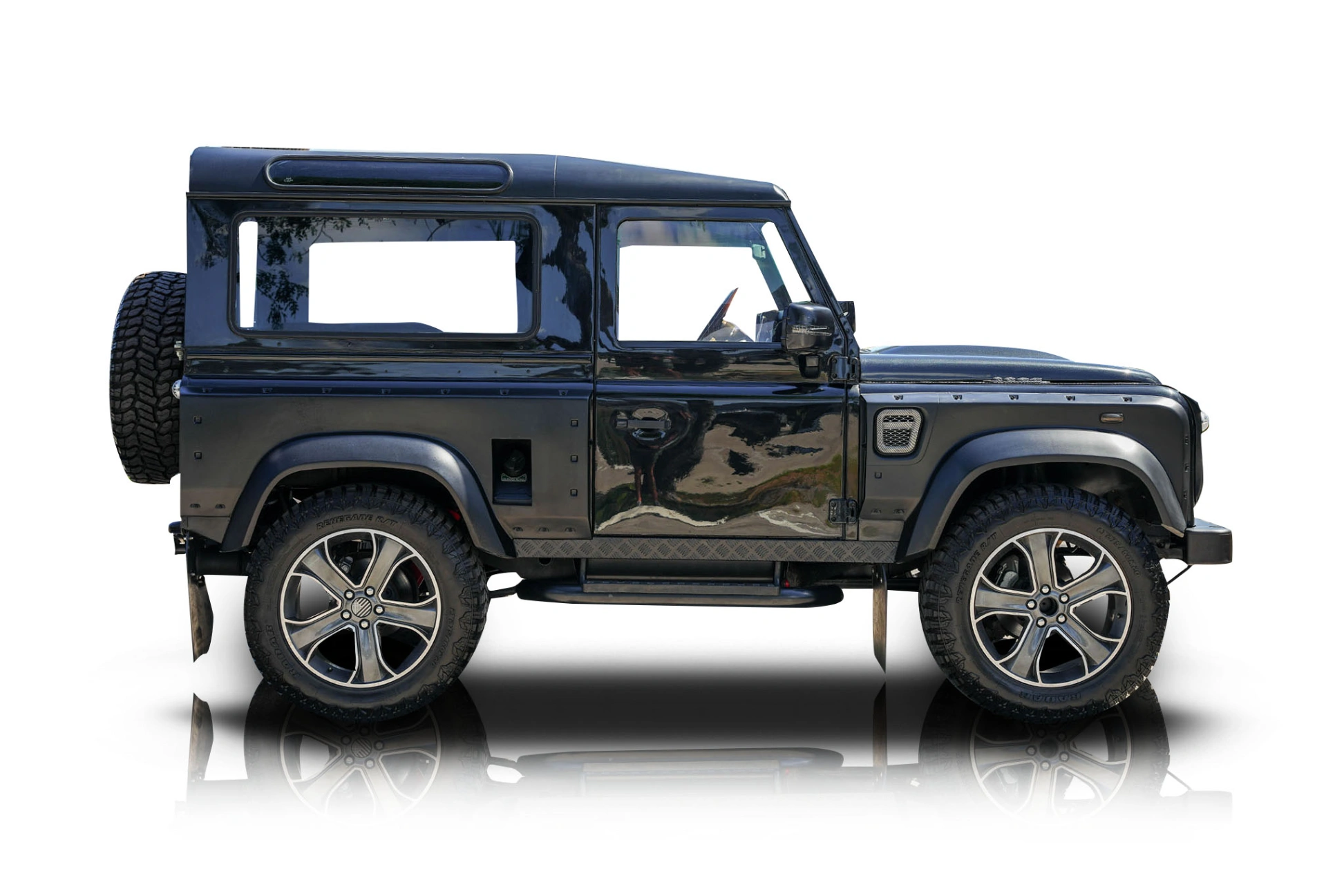 An incredible side shot photo of a Land Rover Defender 90 that you should buy.