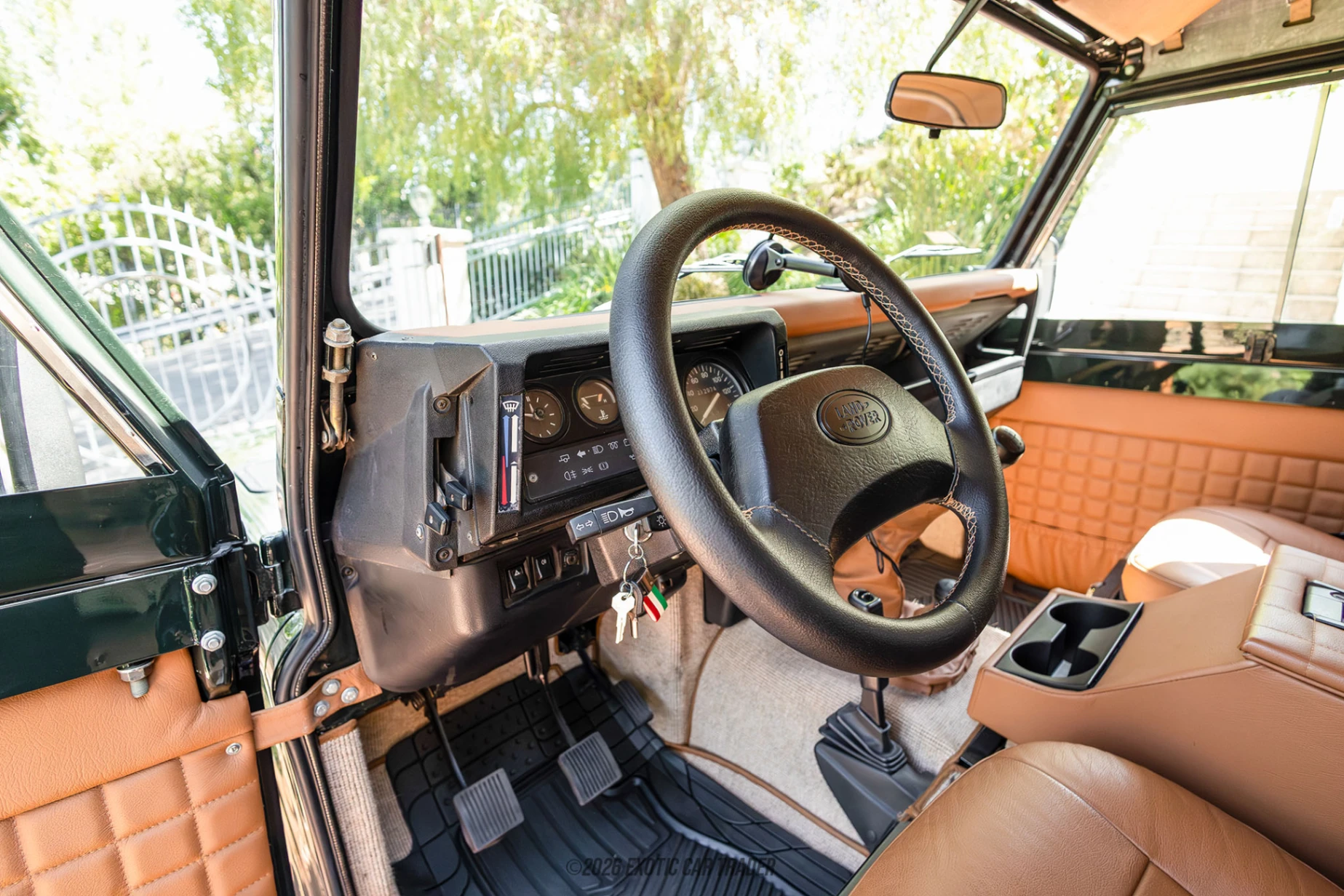 Land Rover Defender 90 Land Rover Defender 90 - Interior