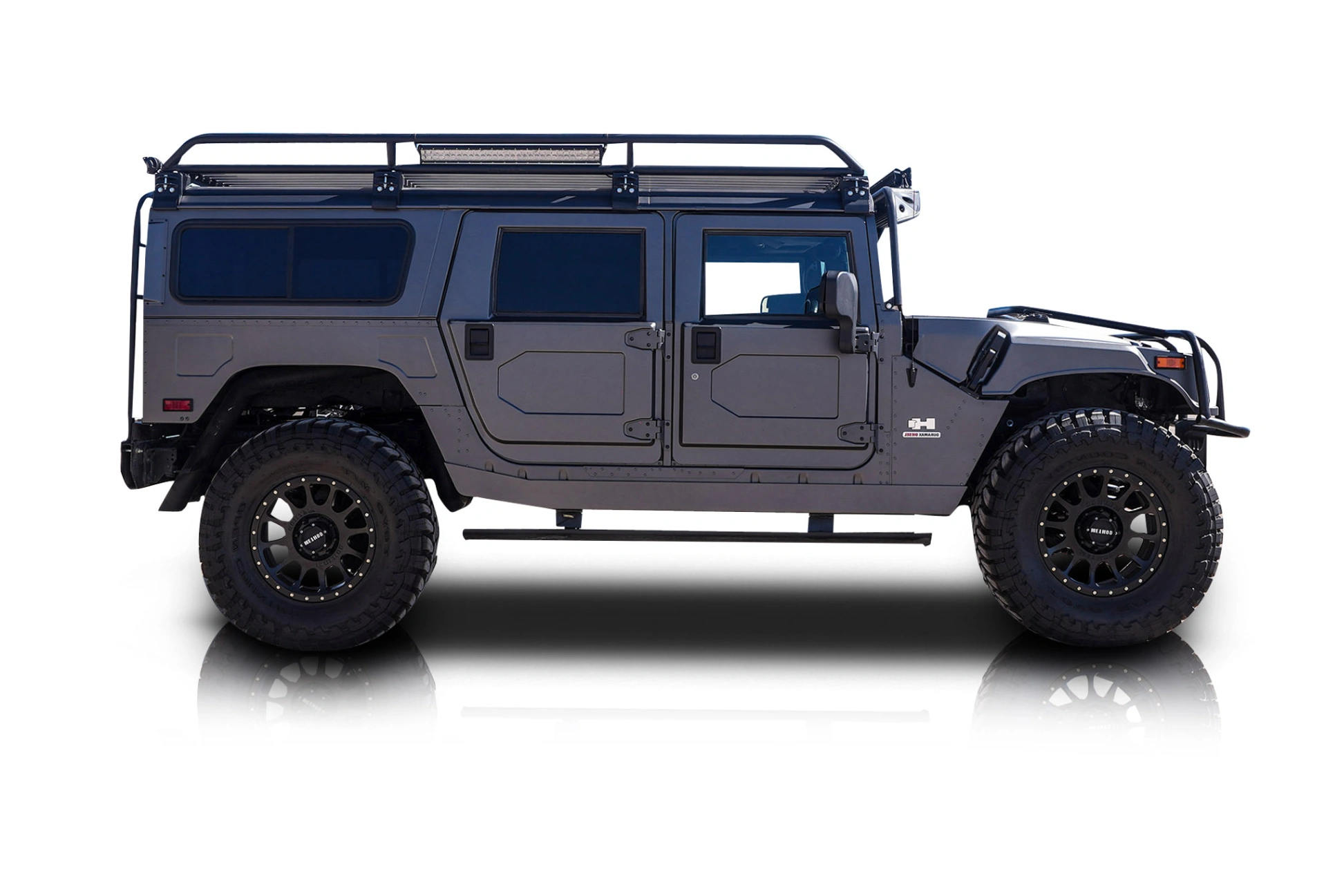 An incredible side shot photo of a Hummer H1 that you should buy.