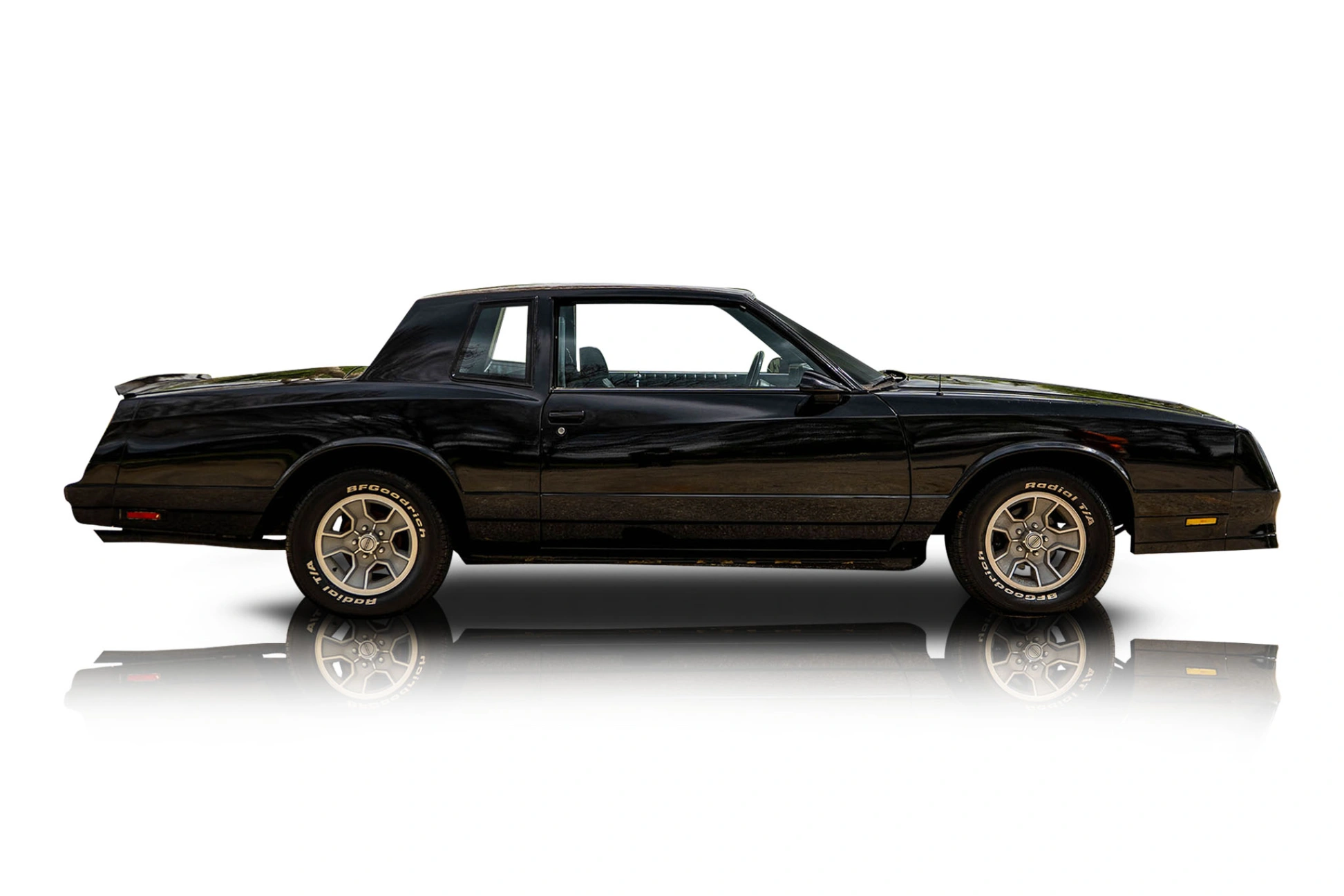 An incredible side shot photo of a Chevrolet Monte Carlo that you should buy.