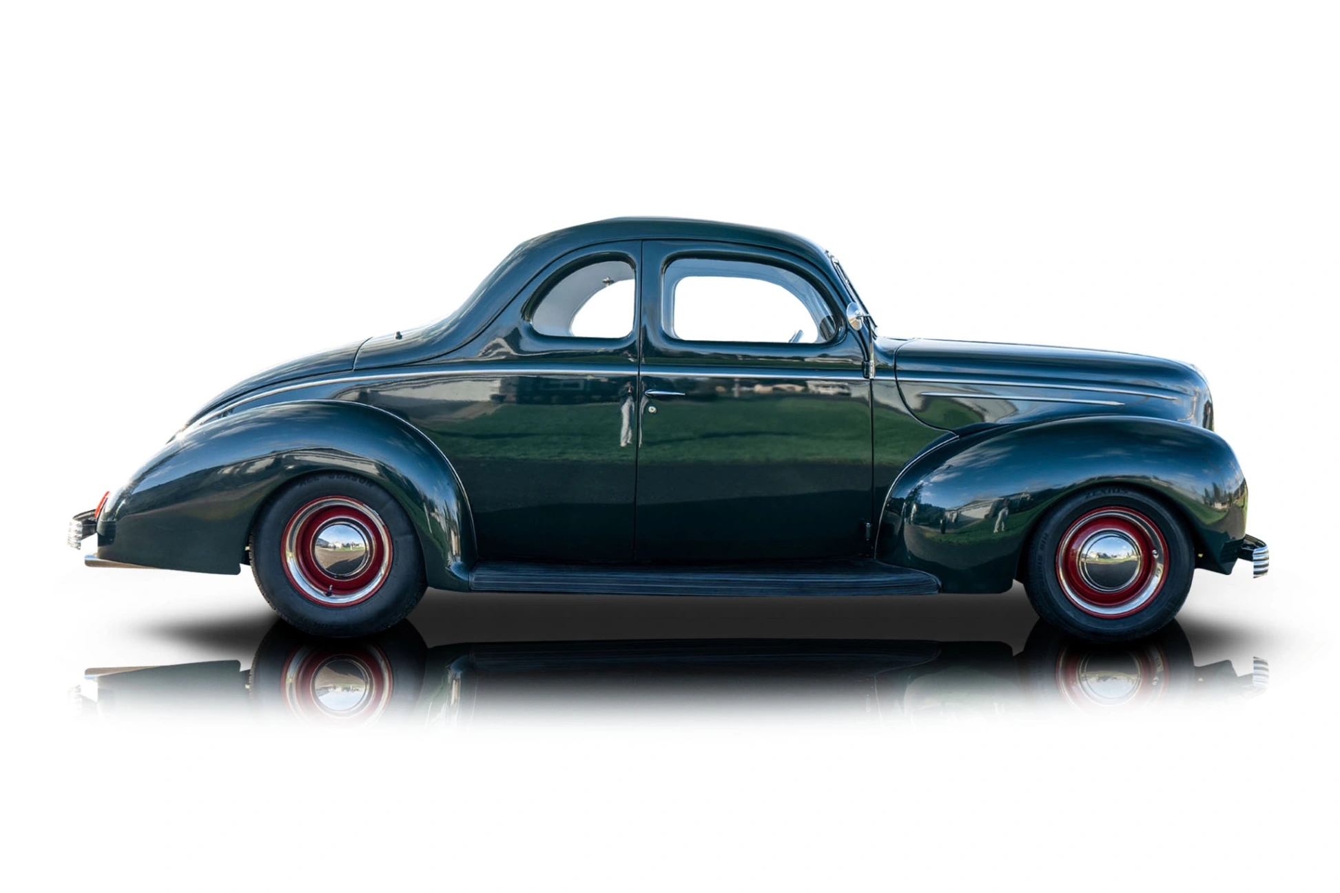 1939 Ford Deluxe - Passenger side