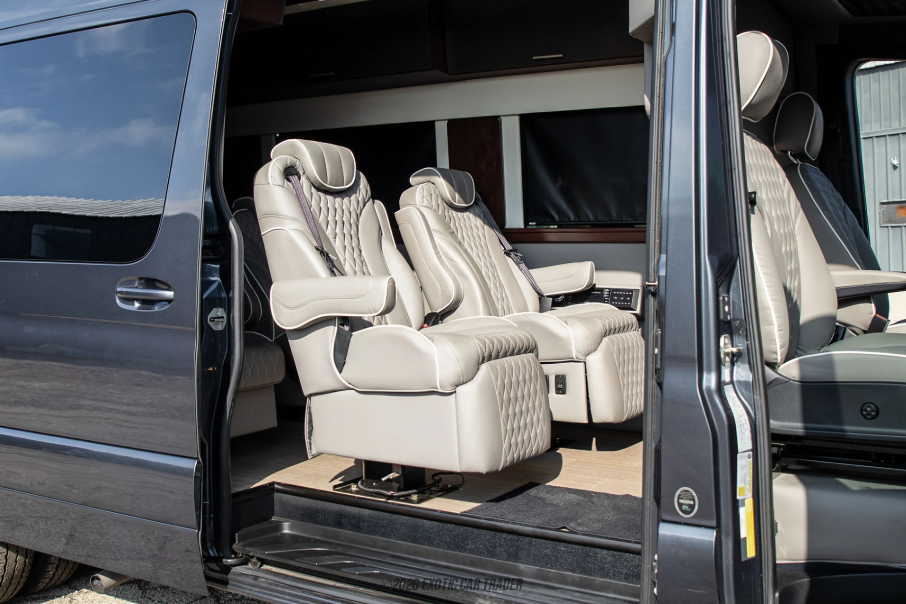 Mercedes-Benz Sprinter 3500 Mercedes-Benz Sprinter 3500 - Interior
