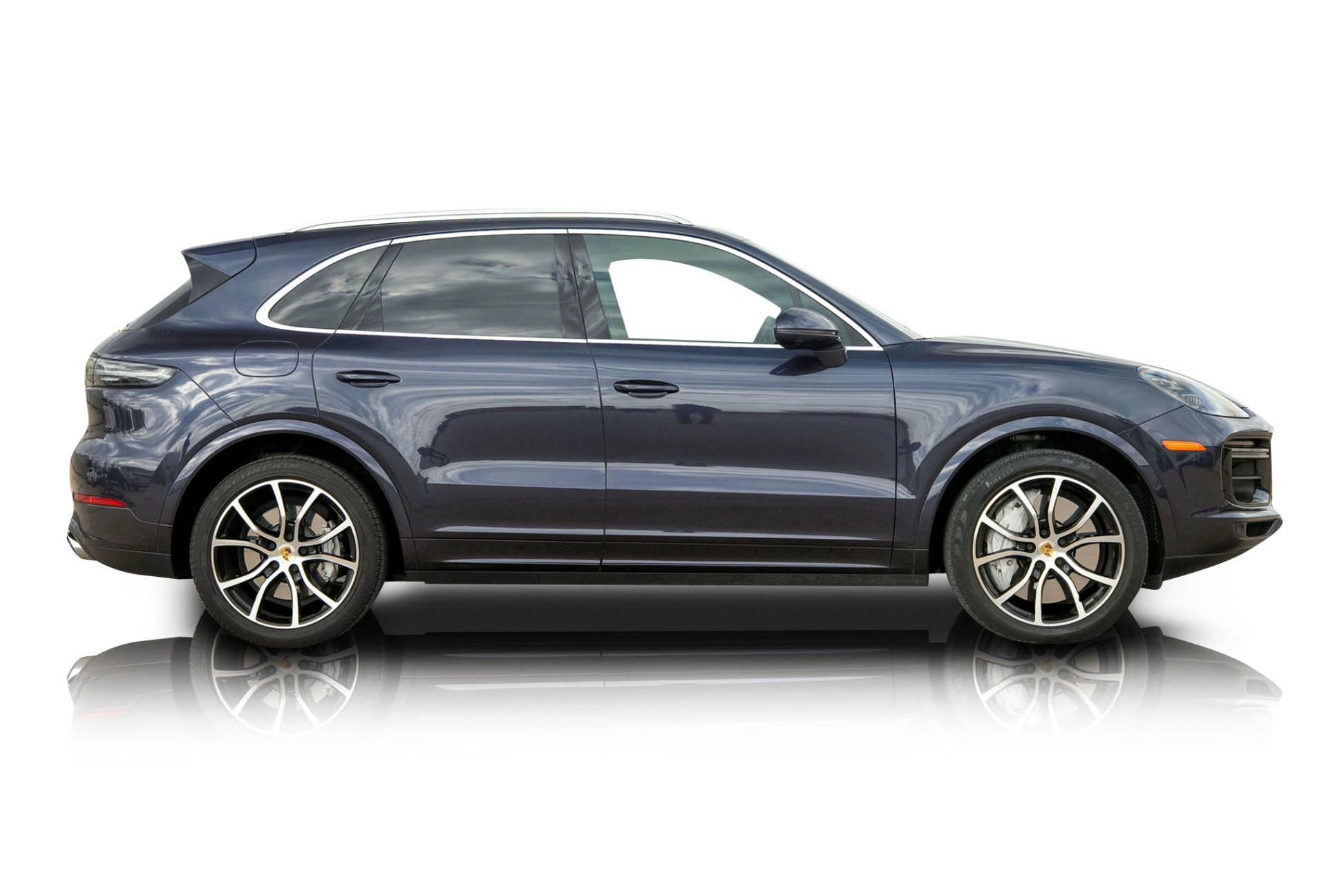 An incredible side shot photo of a Porsche Cayenne that you should buy.
