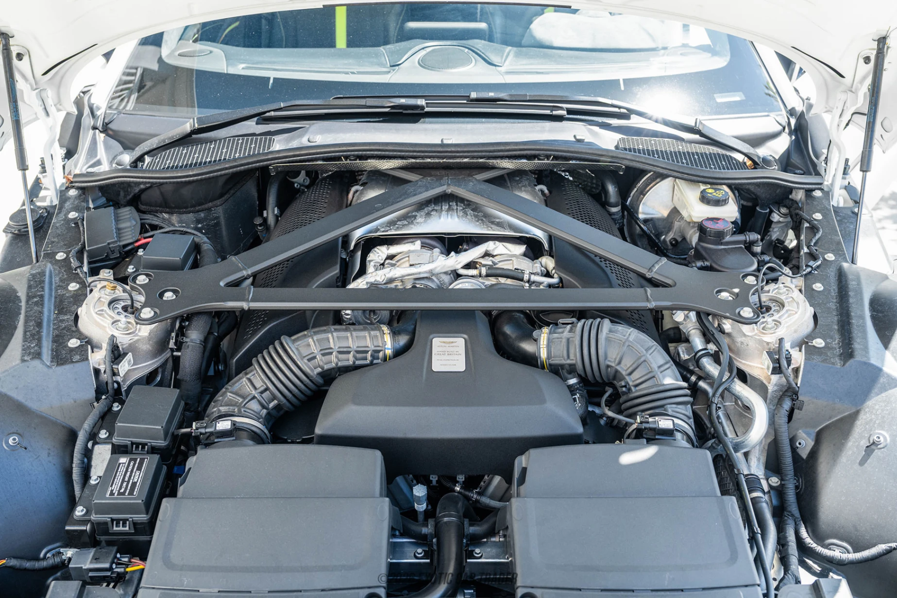 2022 Aston Martin Vantage - Engine Photo