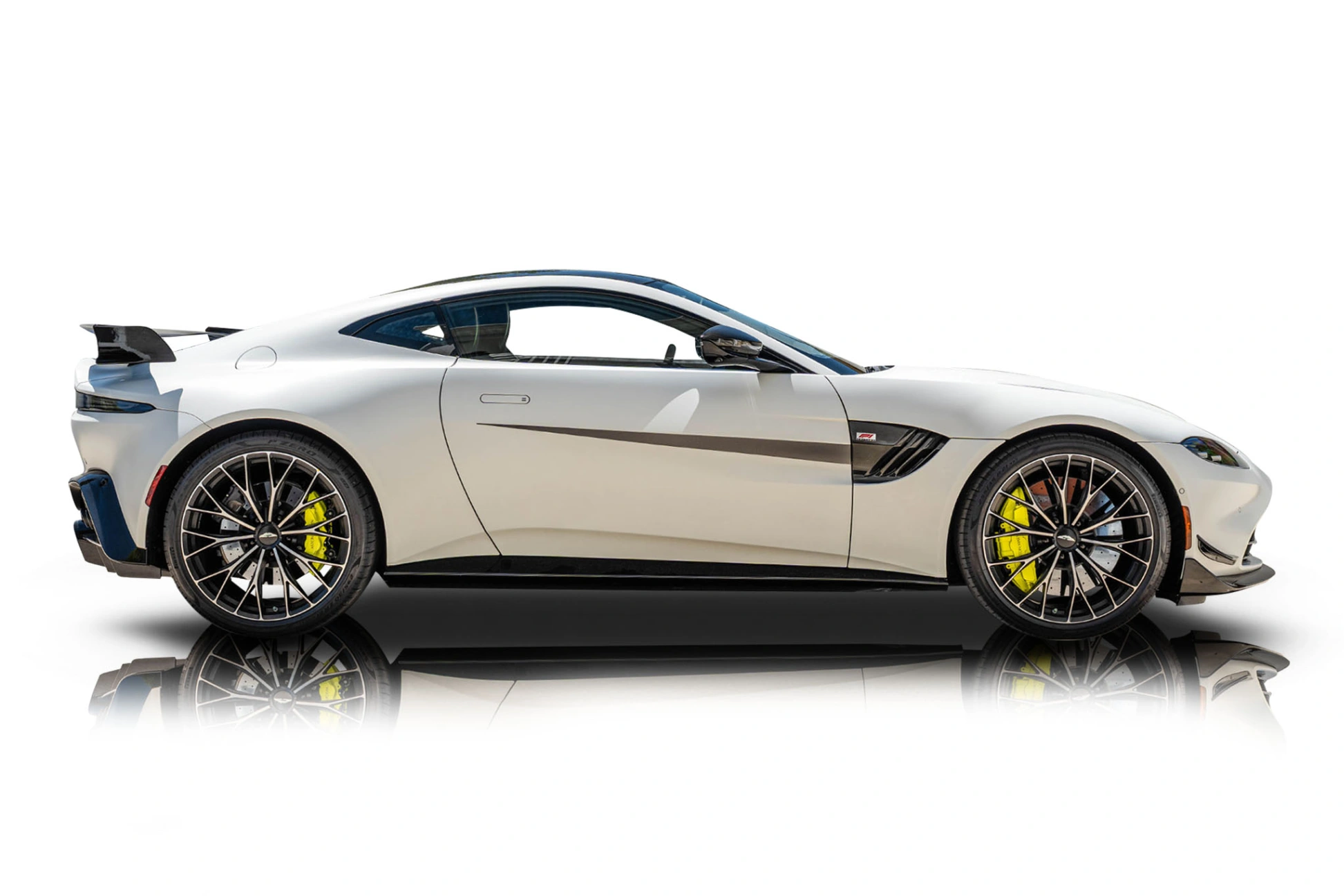 2022 Aston Martin Vantage - Passenger side