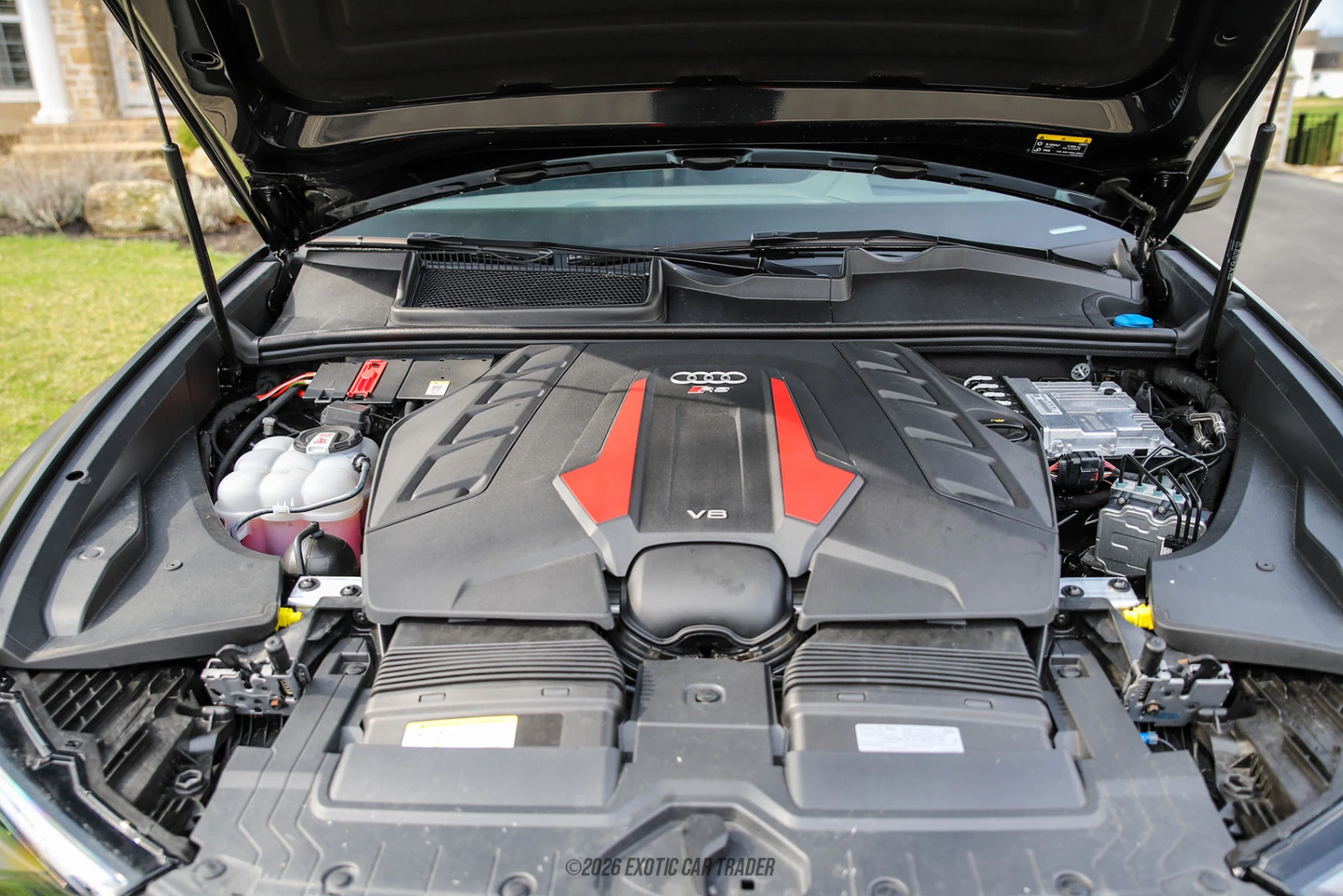 2025 Audi RS Q8 - Engine Photo