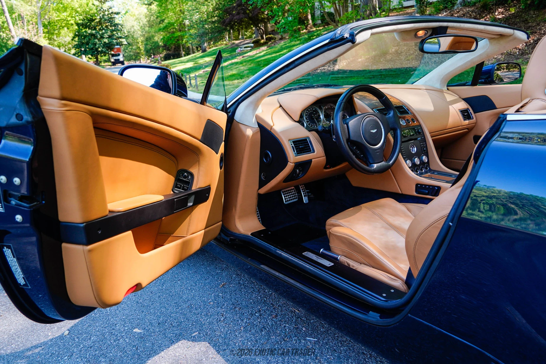 Aston Martin V8 Vantage Aston Martin V8 Vantage - Interior