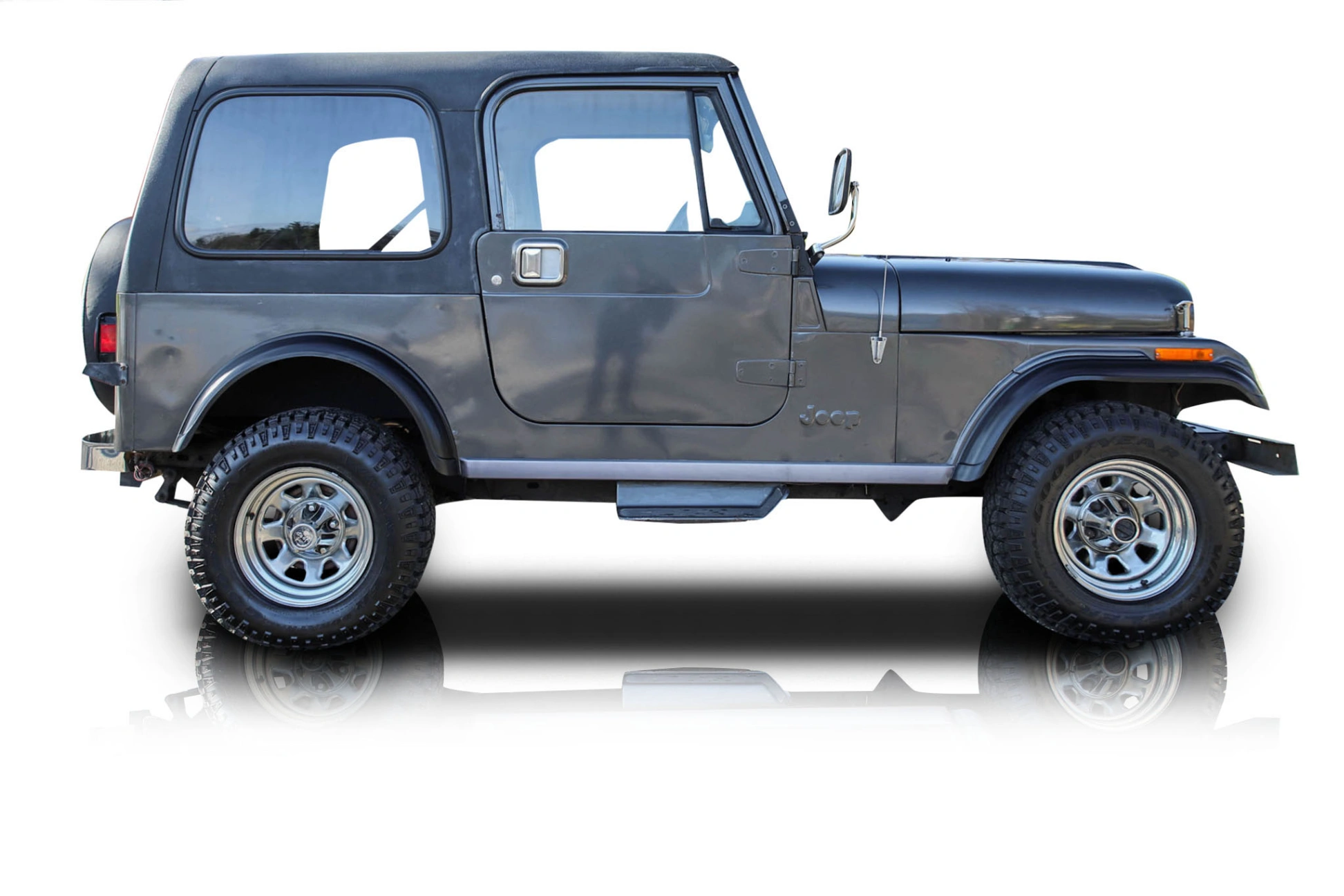 An incredible side shot photo of a Jeep CJ-7 that you should buy.
