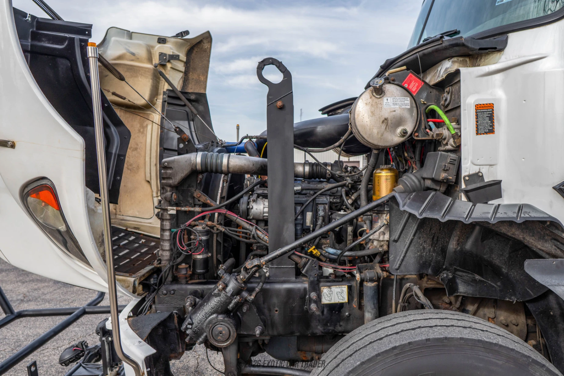 2007 Mack 600 - Engine Photo