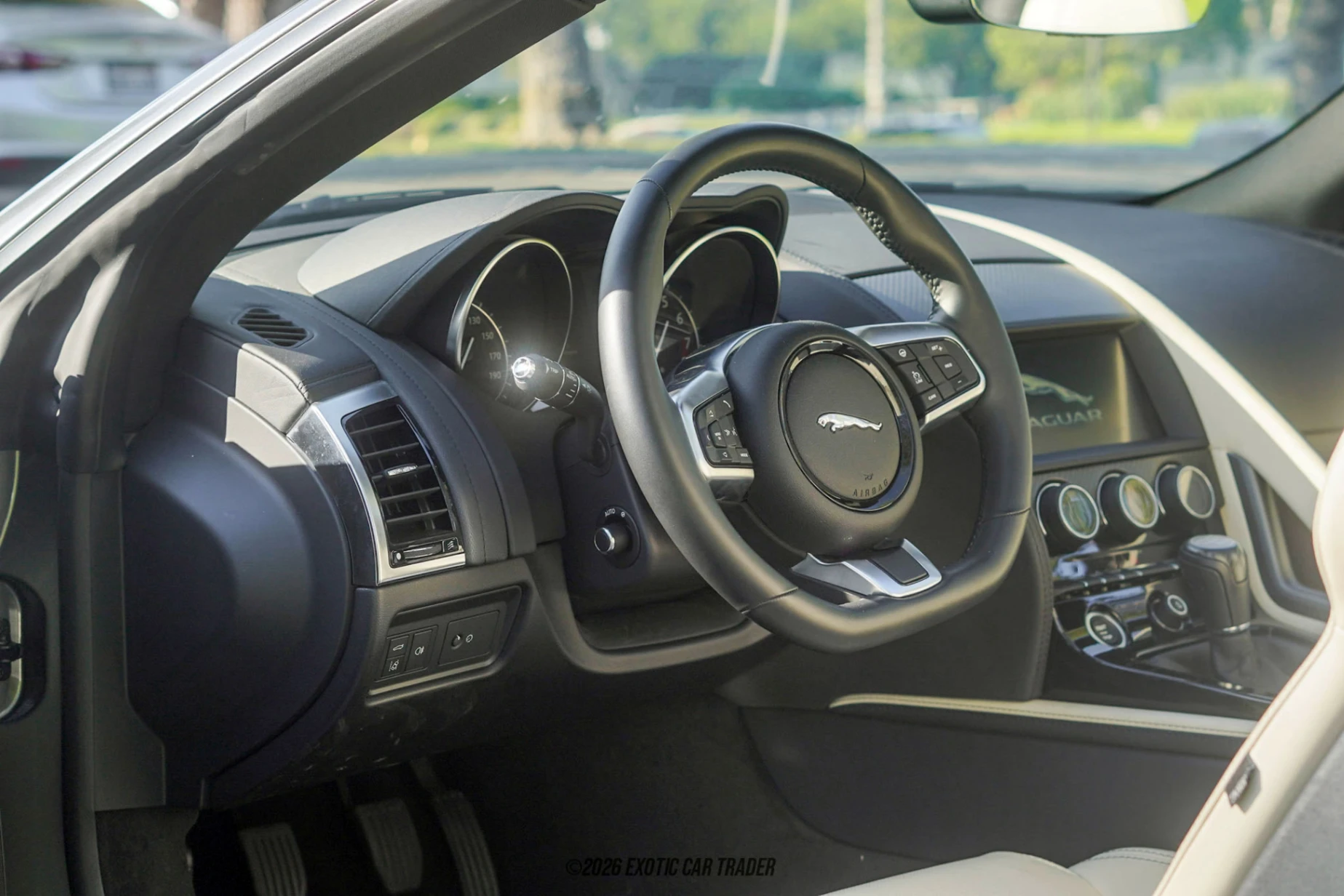 Jaguar F-Type Jaguar F-Type - Interior