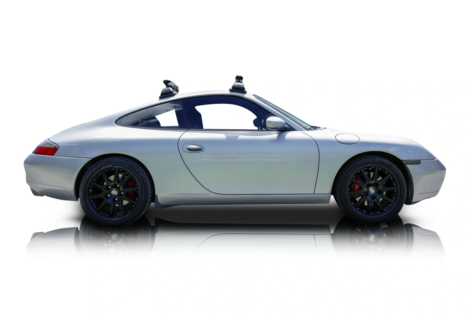 An incredible side shot photo of a Porsche 911 that you should buy.