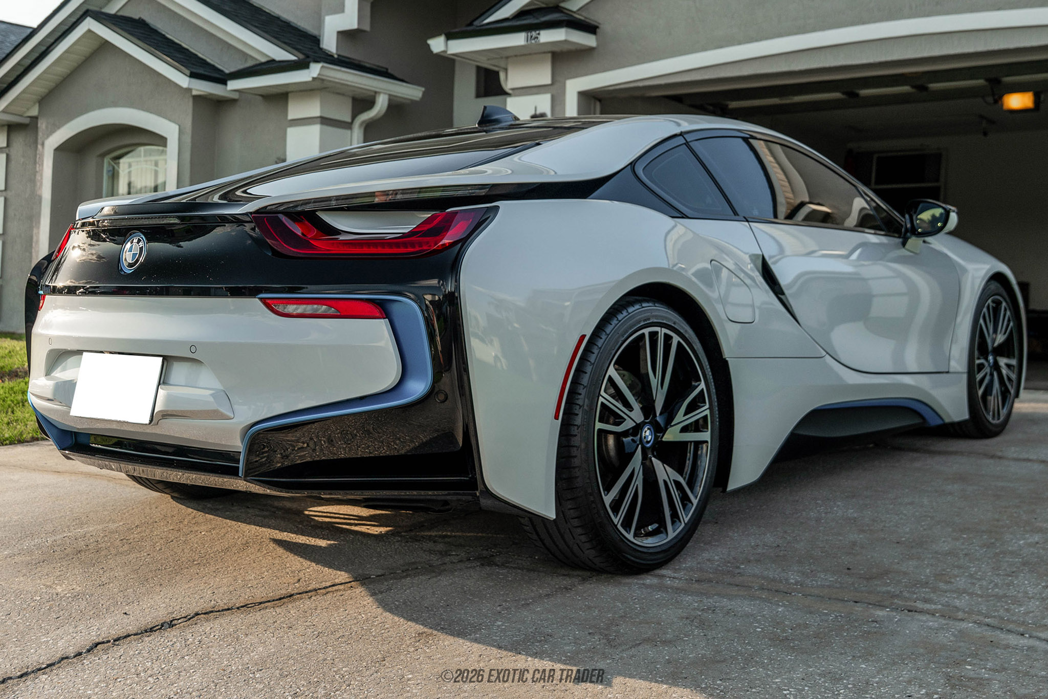 2016 BMW I8 - Engine Photo