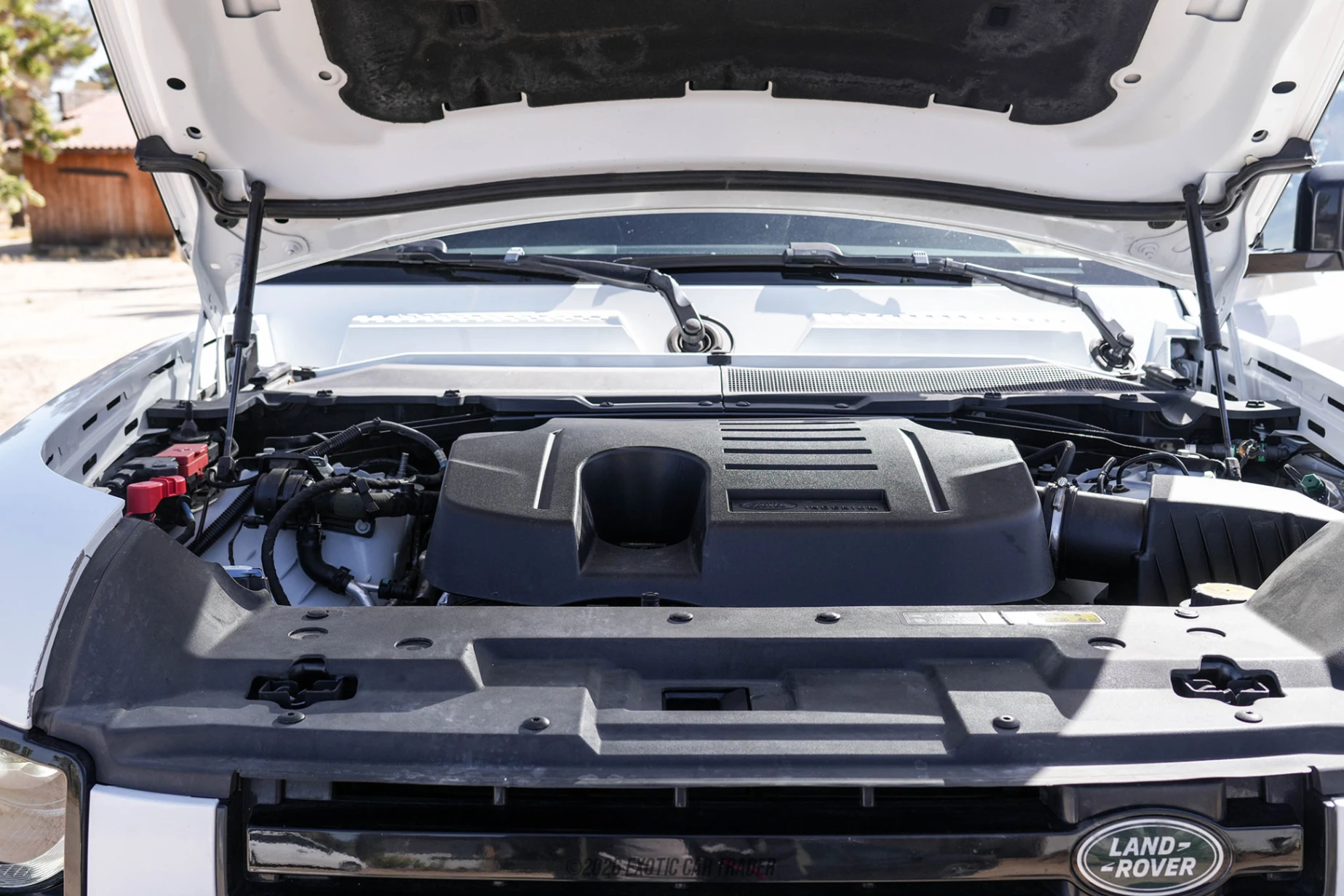 2023 Land Rover Defender 90 - Engine Photo