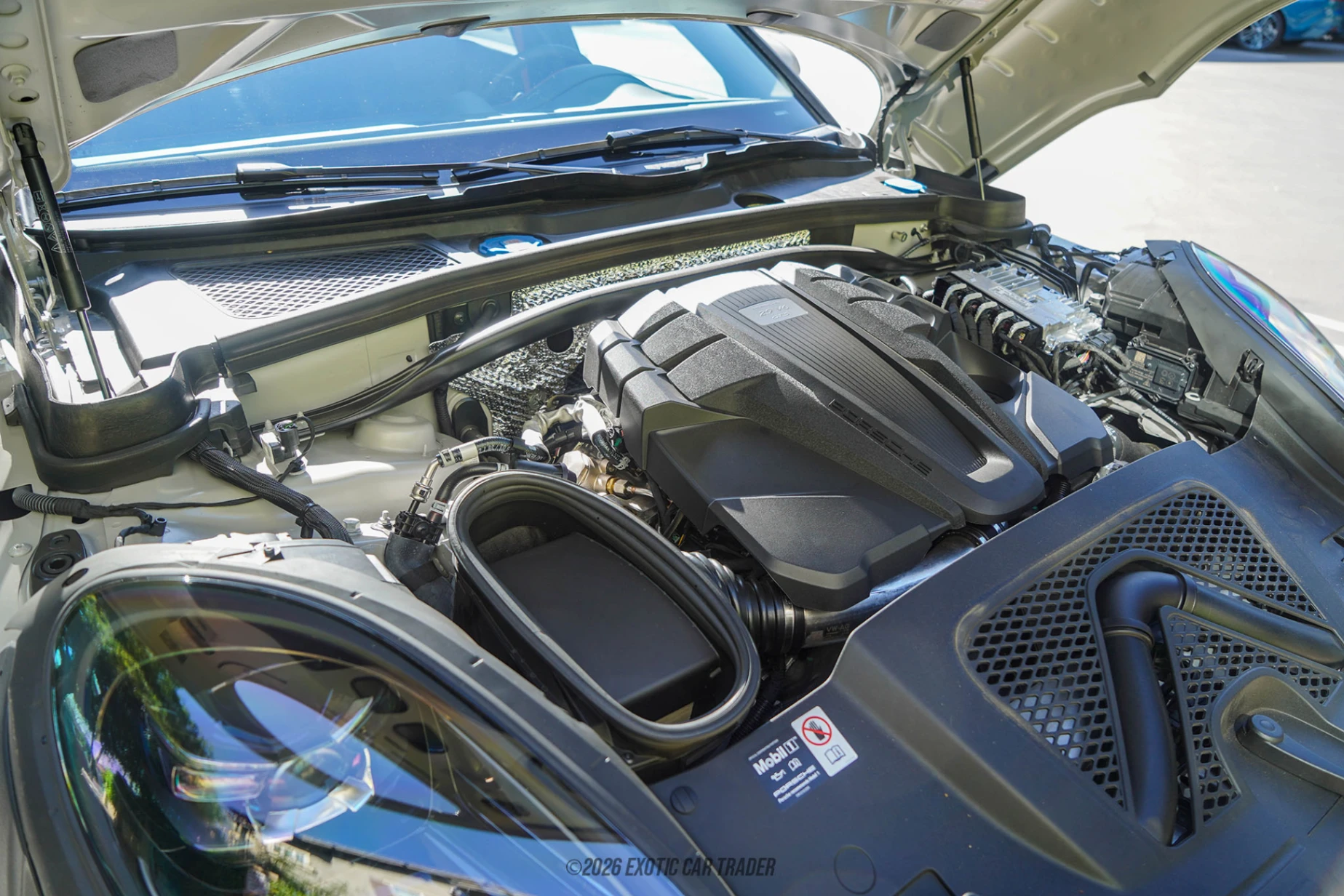 2025 Porsche Macan - Engine Photo