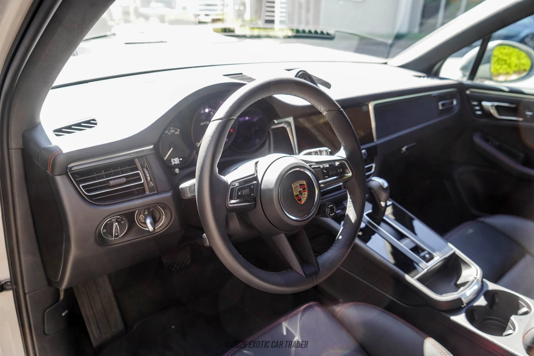 2025 Porsche Macan - Interior Photo