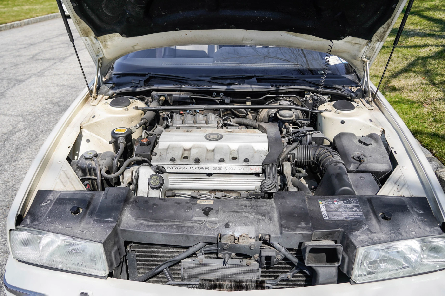 1993 Cadillac Allante - Engine Photo