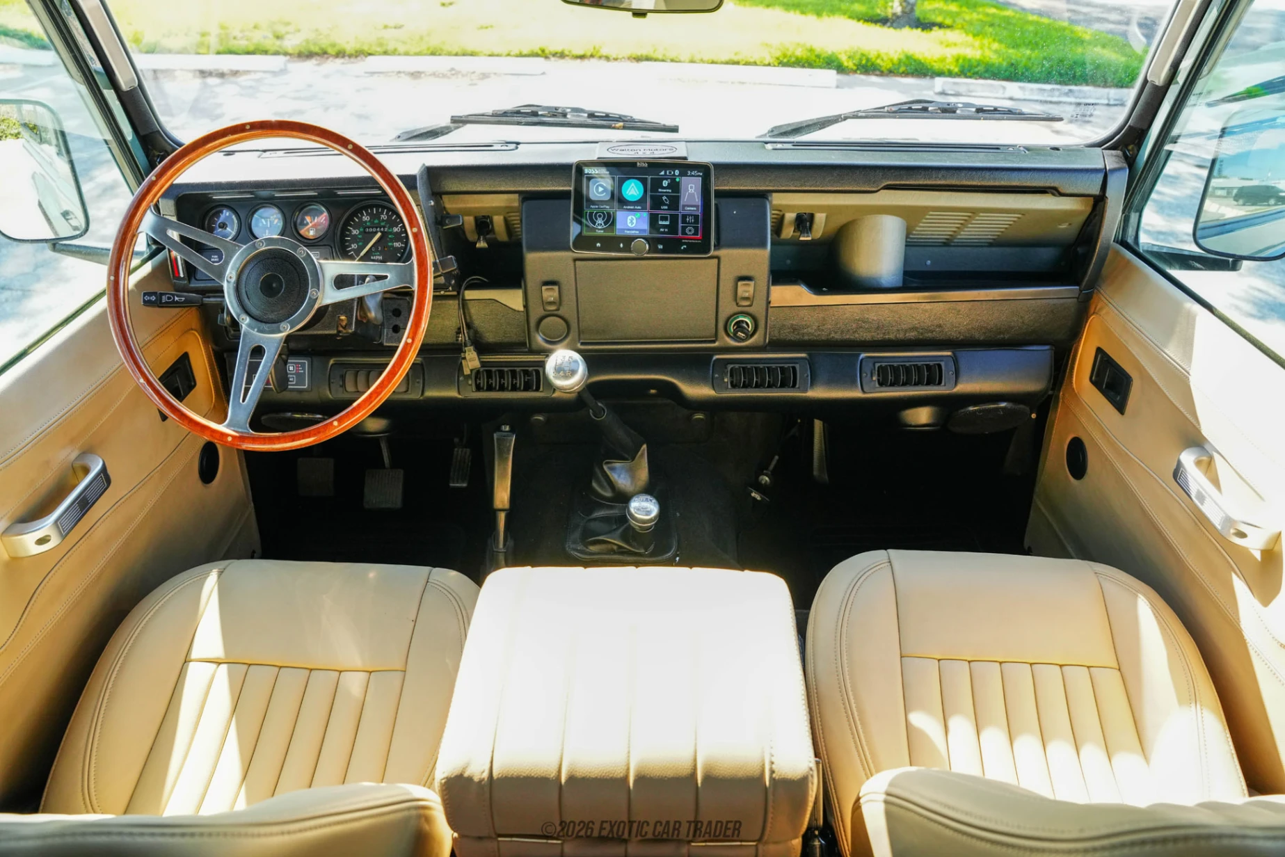 Land Rover Defender 90 Land Rover Defender 90 - Interior