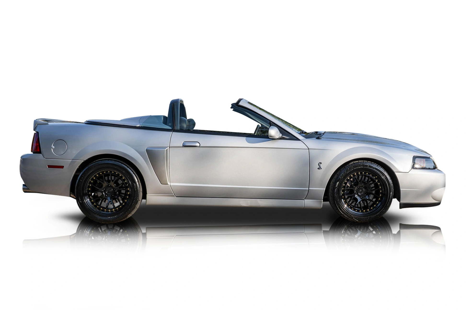 An incredible side shot photo of a Ford Mustang that you should buy.