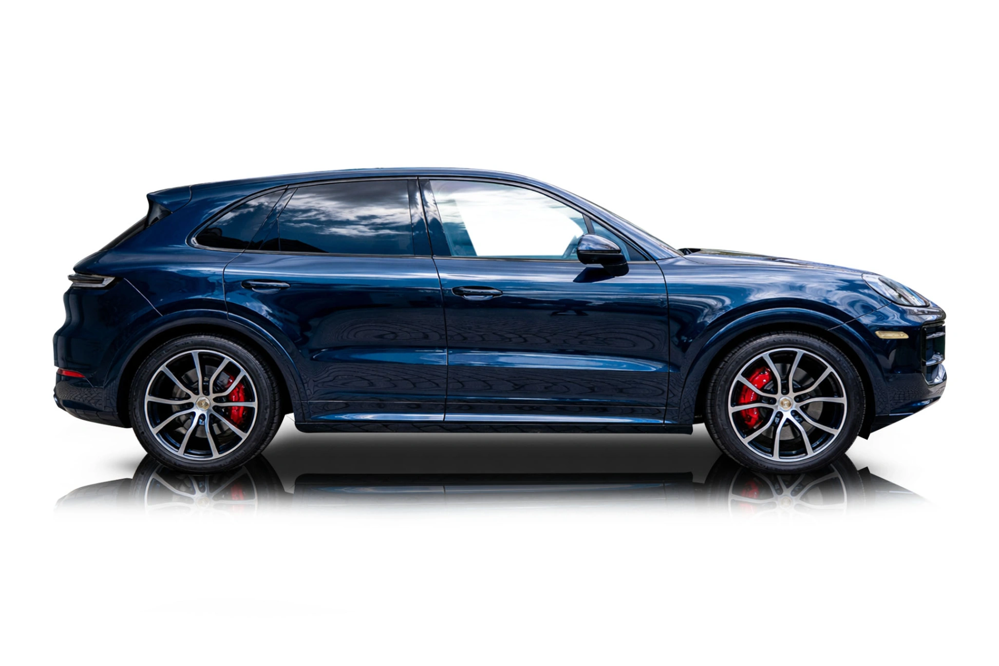 An incredible side shot photo of a Porsche Cayenne that you should buy.