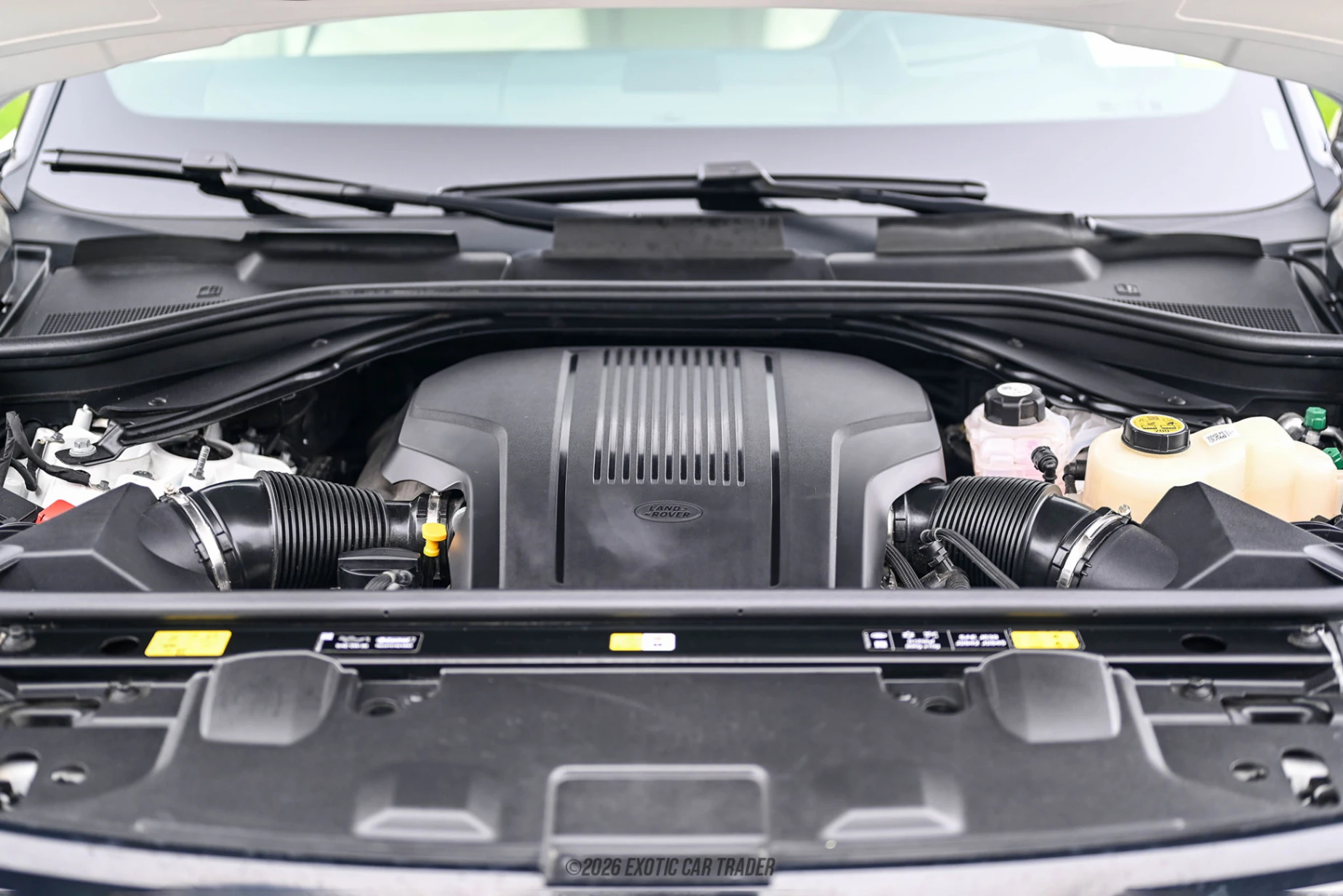 2025 Land Rover Range Rover - Engine Photo