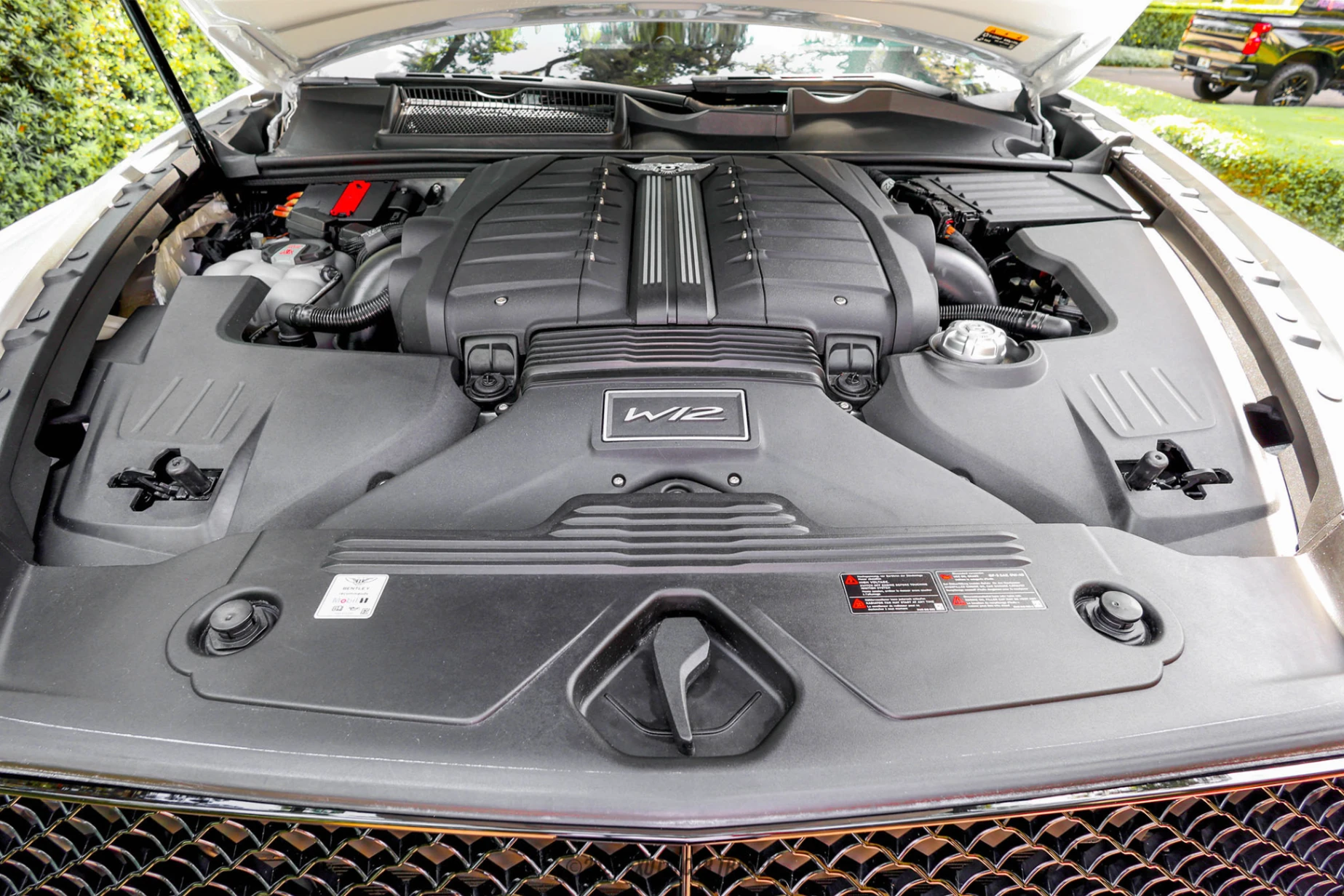 2023 Bentley Bentayga - Engine Photo