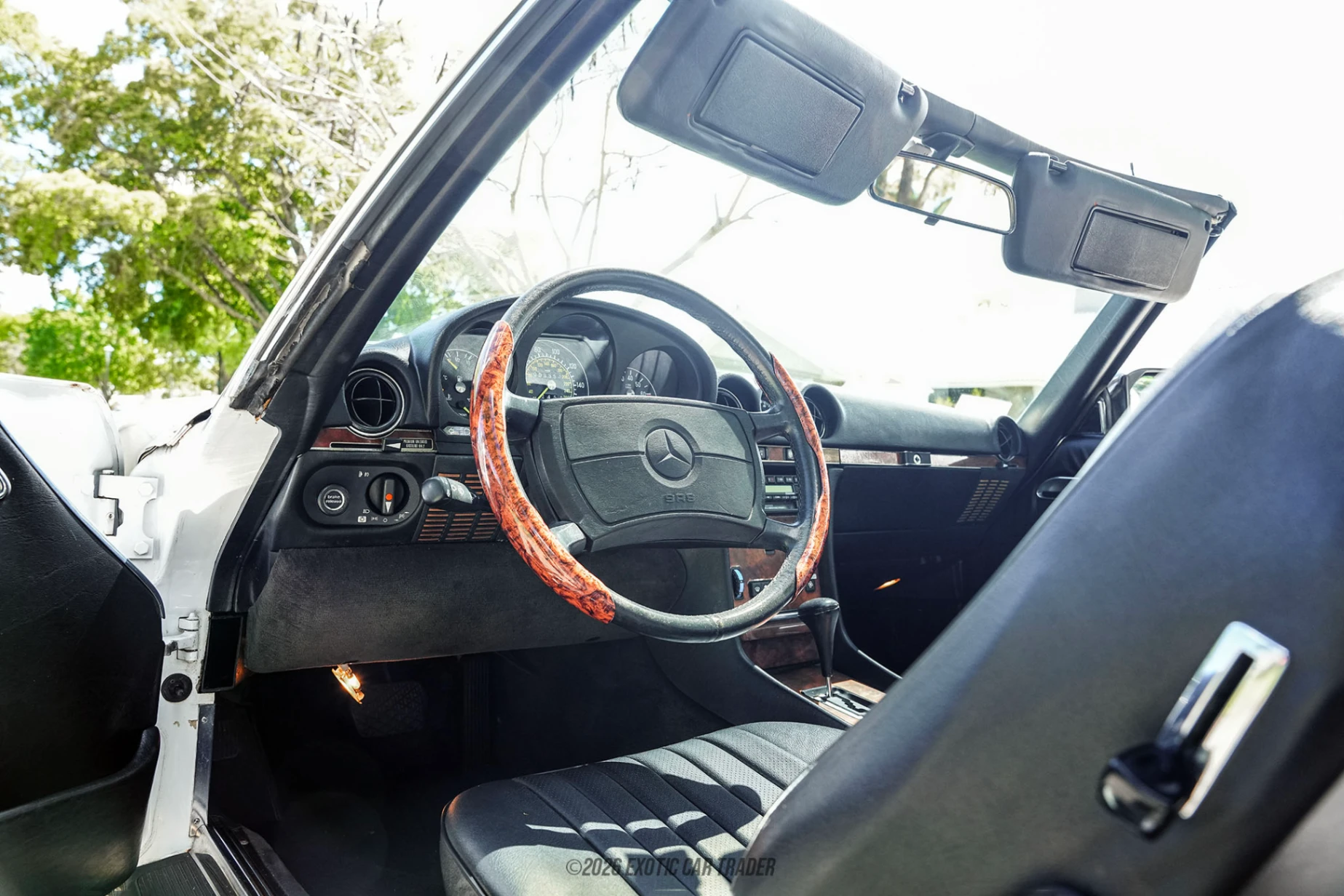 Mercedes-Benz 560SL Mercedes-Benz 560SL - Interior
