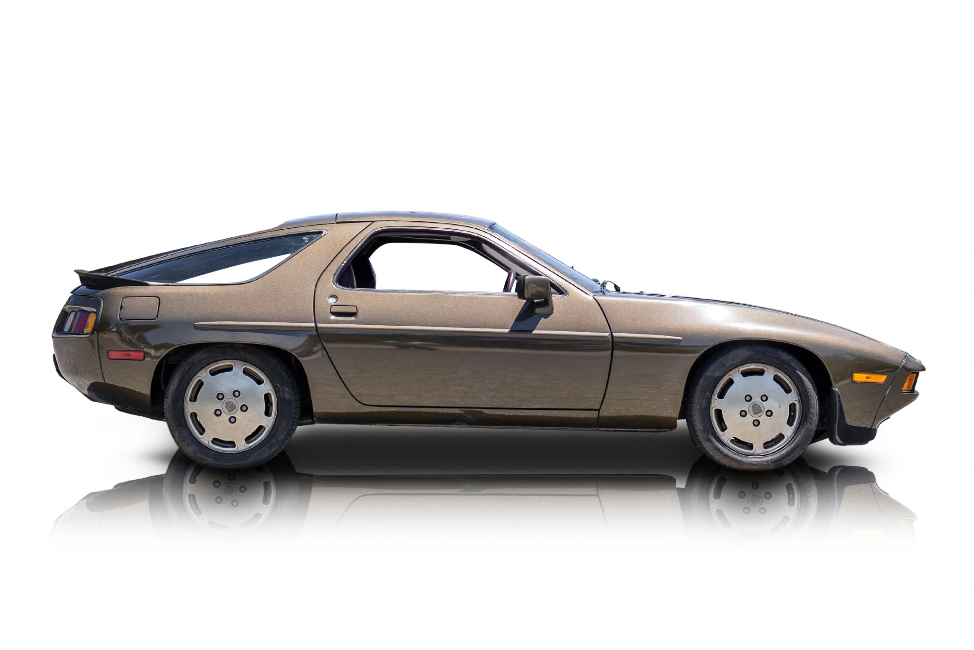 Passenger side photo of 1983 Porsche 928