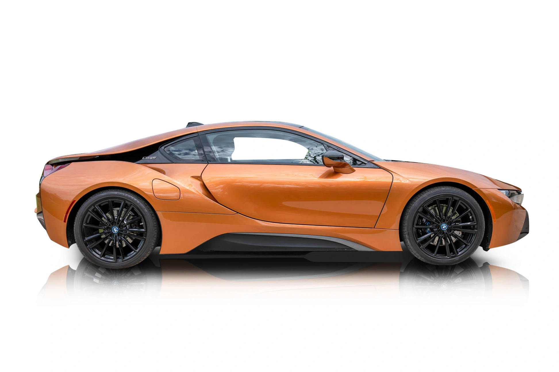 An incredible side shot photo of a BMW I8 that you should buy.