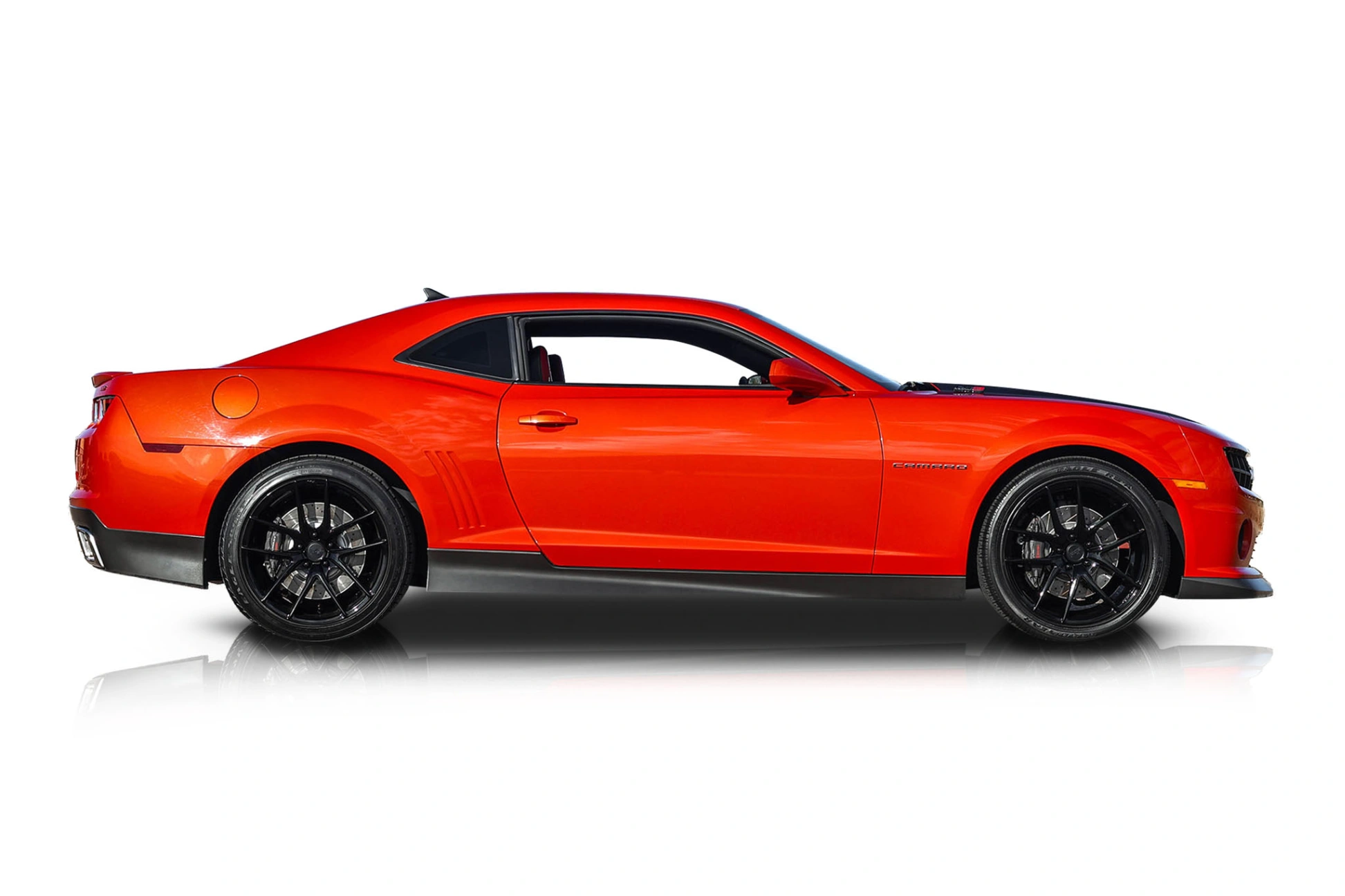 An incredible side shot photo of a Chevrolet Camaro that you should buy.