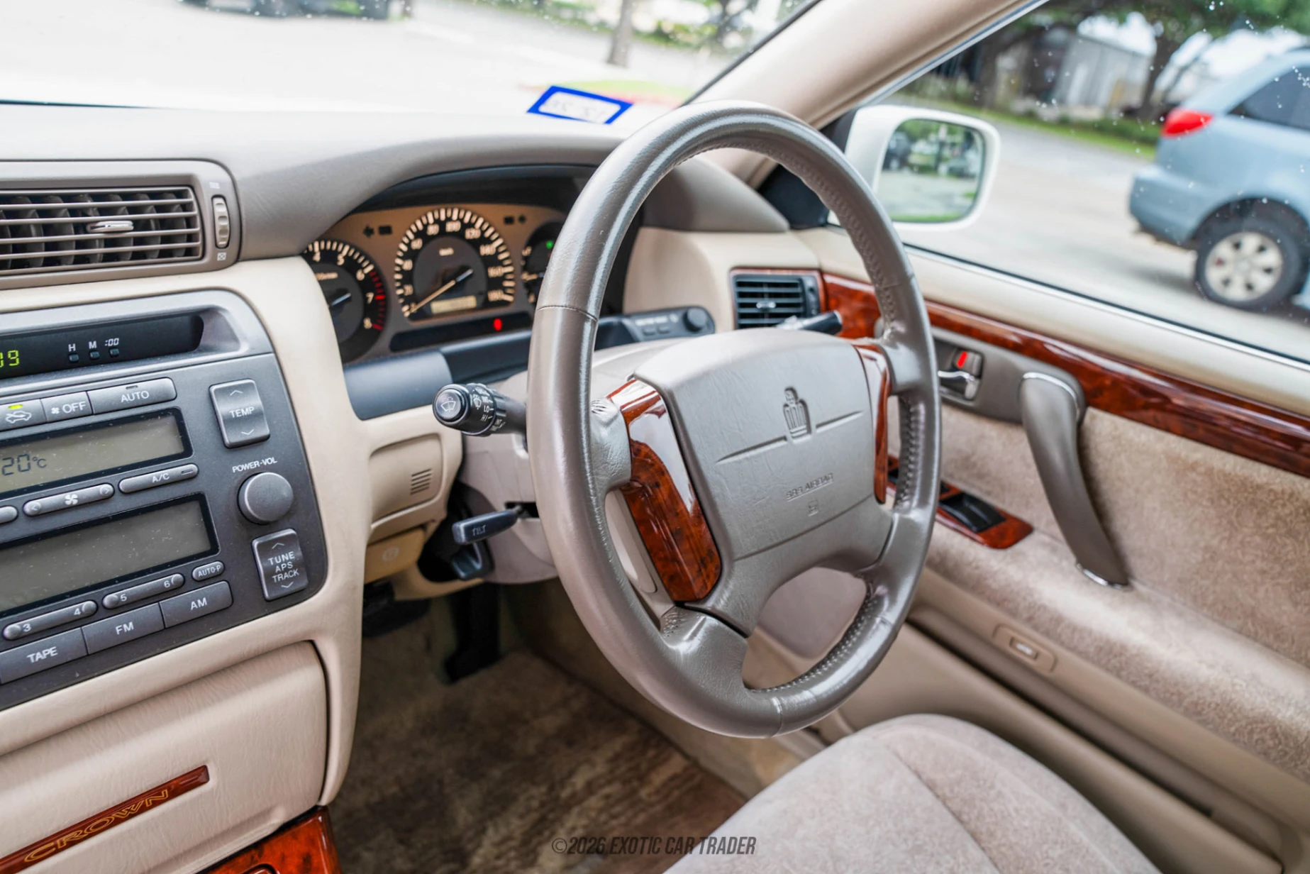 1999 Toyota Crown - Interior Photo