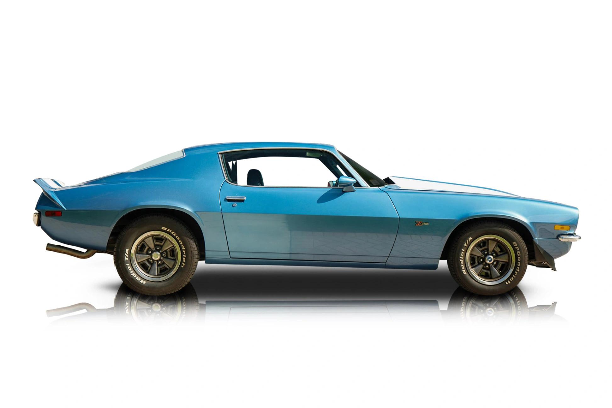An incredible side shot photo of a Chevrolet Camaro that you should buy.