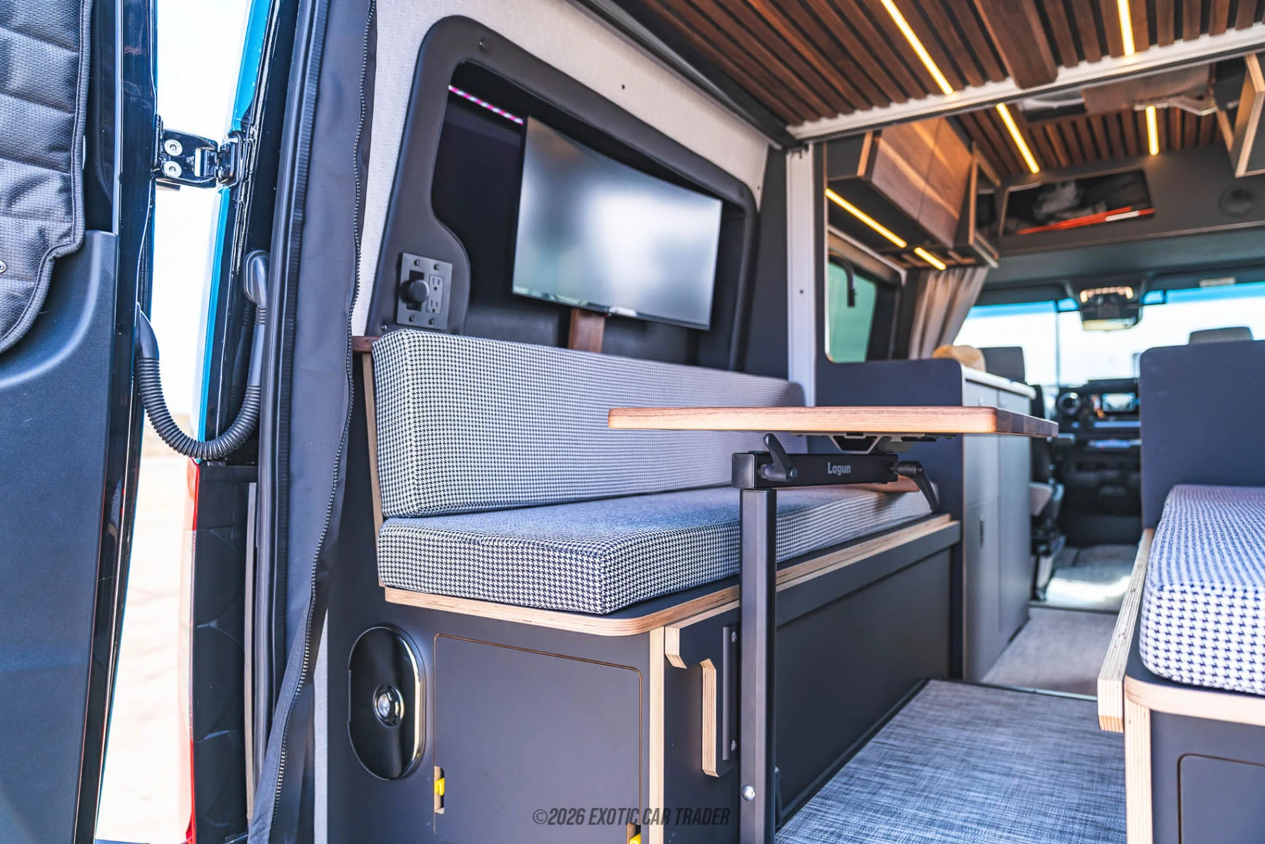 Mercedes-Benz Sprinter 2500 Mercedes-Benz Sprinter 2500 - Interior