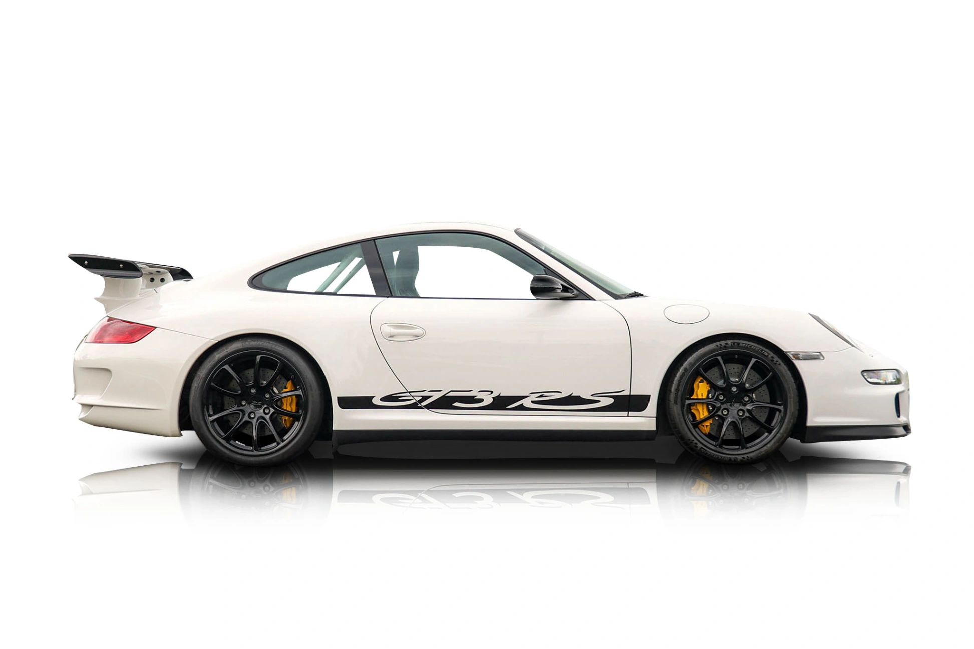 An incredible side shot photo of a Porsche 911 that you should buy.