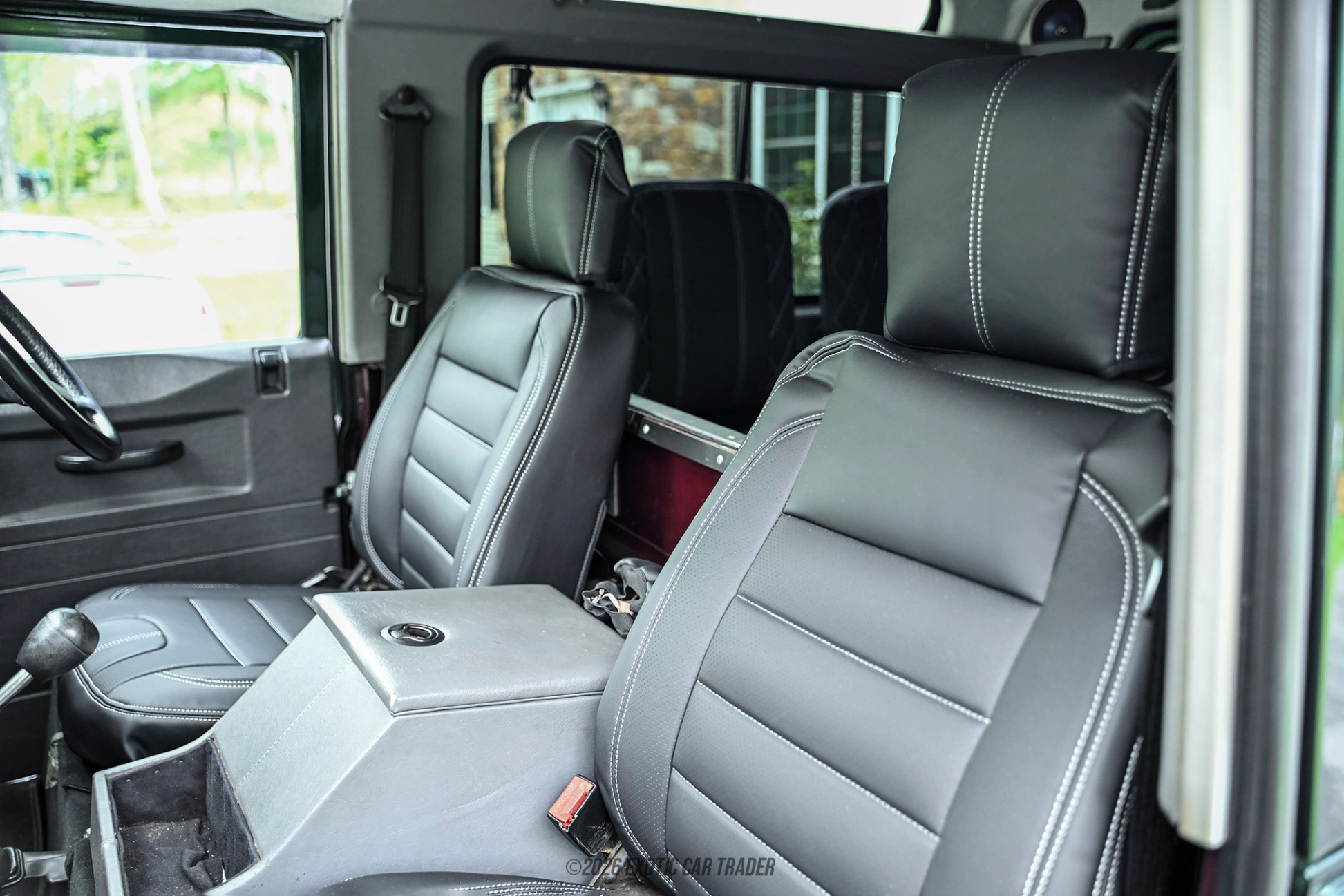 Land Rover Defender 90 Land Rover Defender 90 - Interior