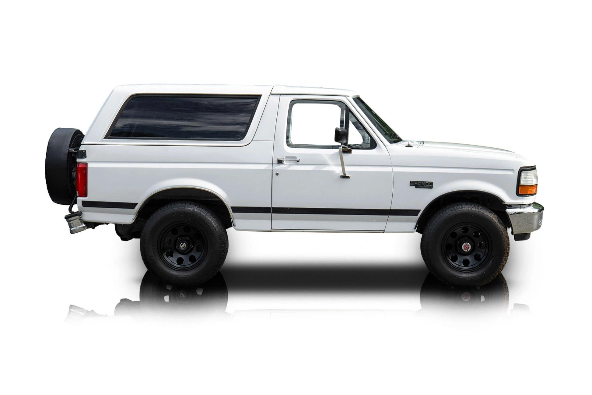 An incredible side shot photo of a Ford Bronco that you should buy.
