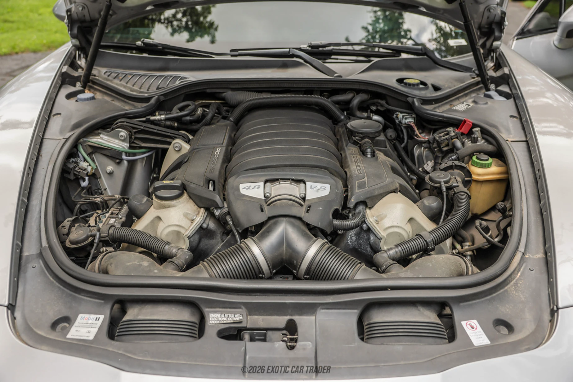 2016 Porsche Panamera - Engine Photo